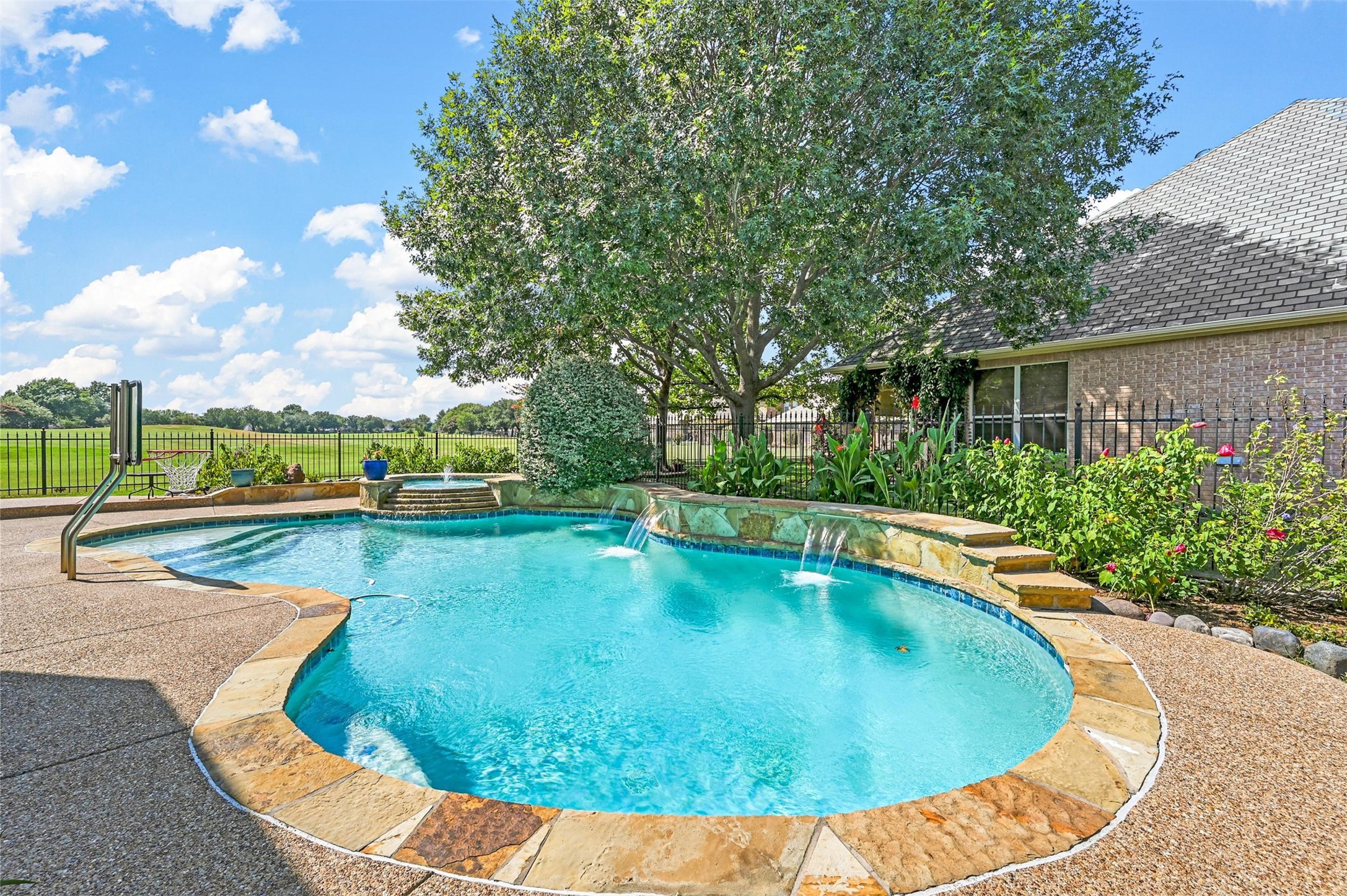 907 Turnberry Drive