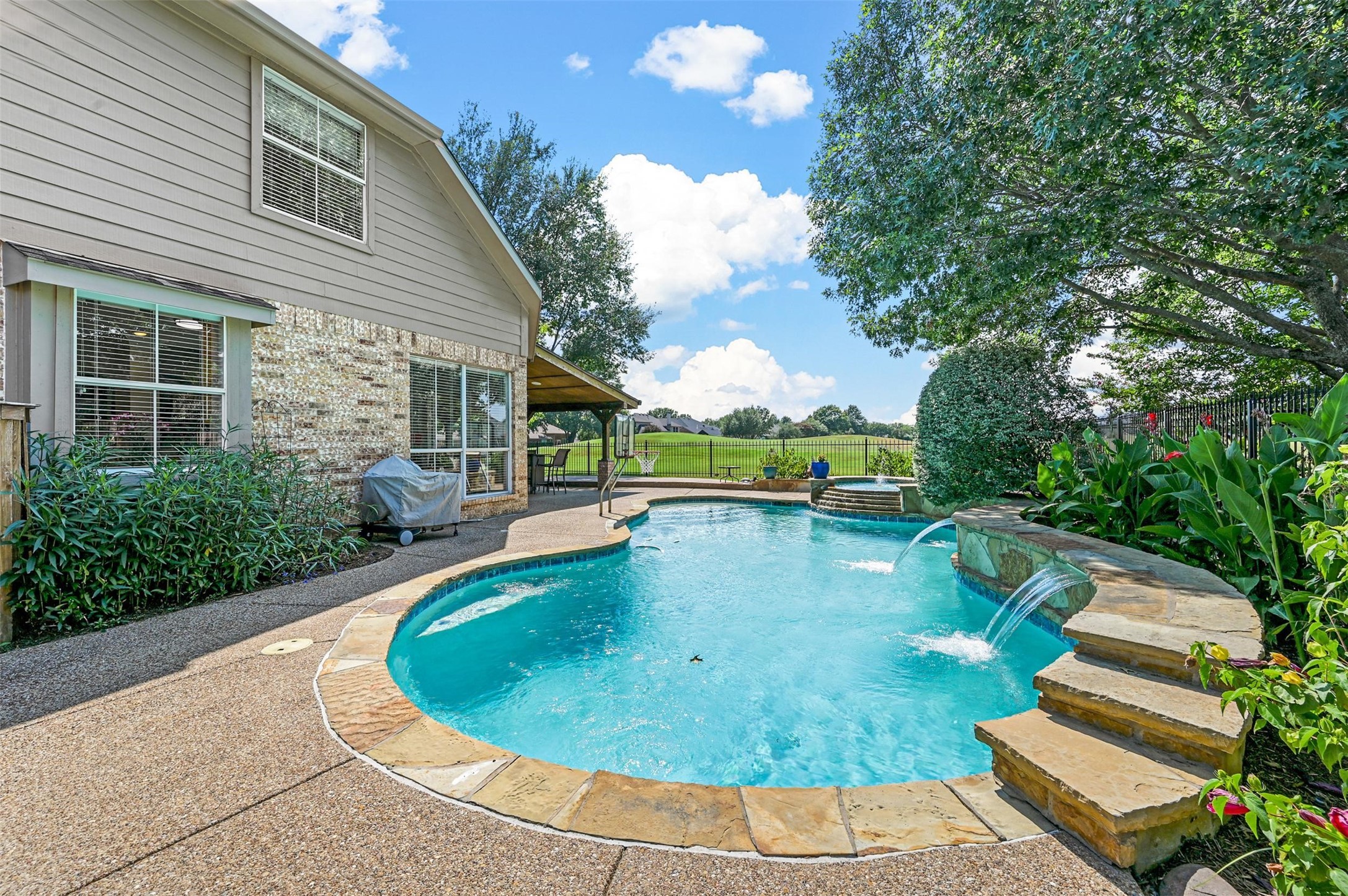907 Turnberry Drive
