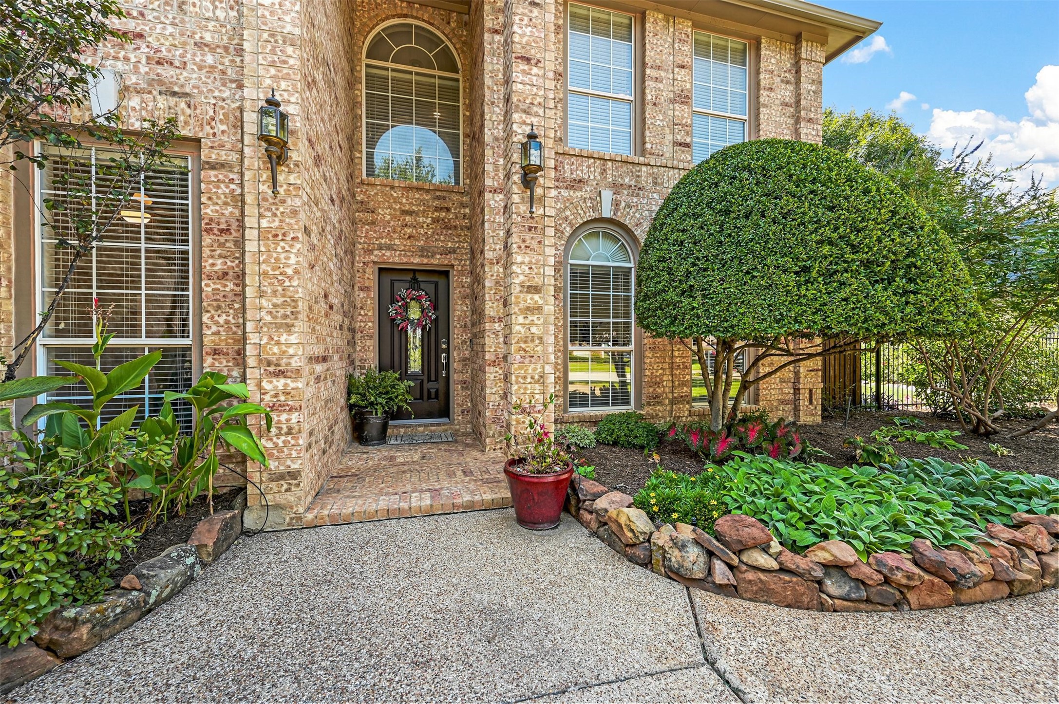 907 Turnberry Drive