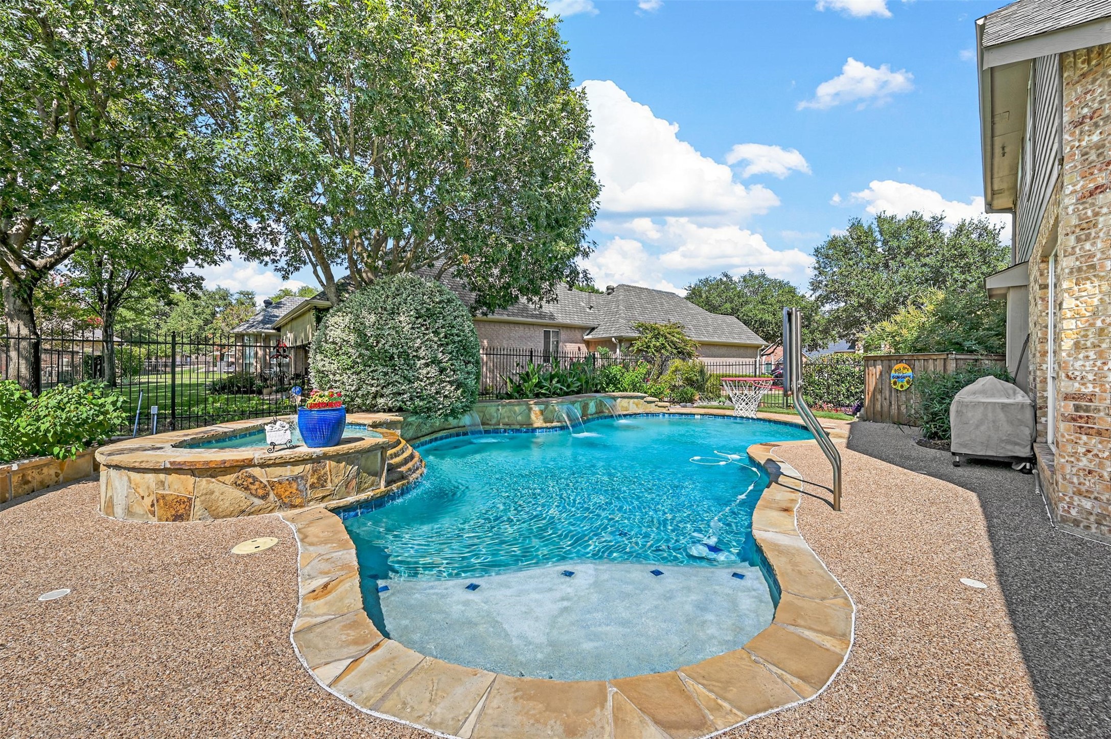 907 Turnberry Drive