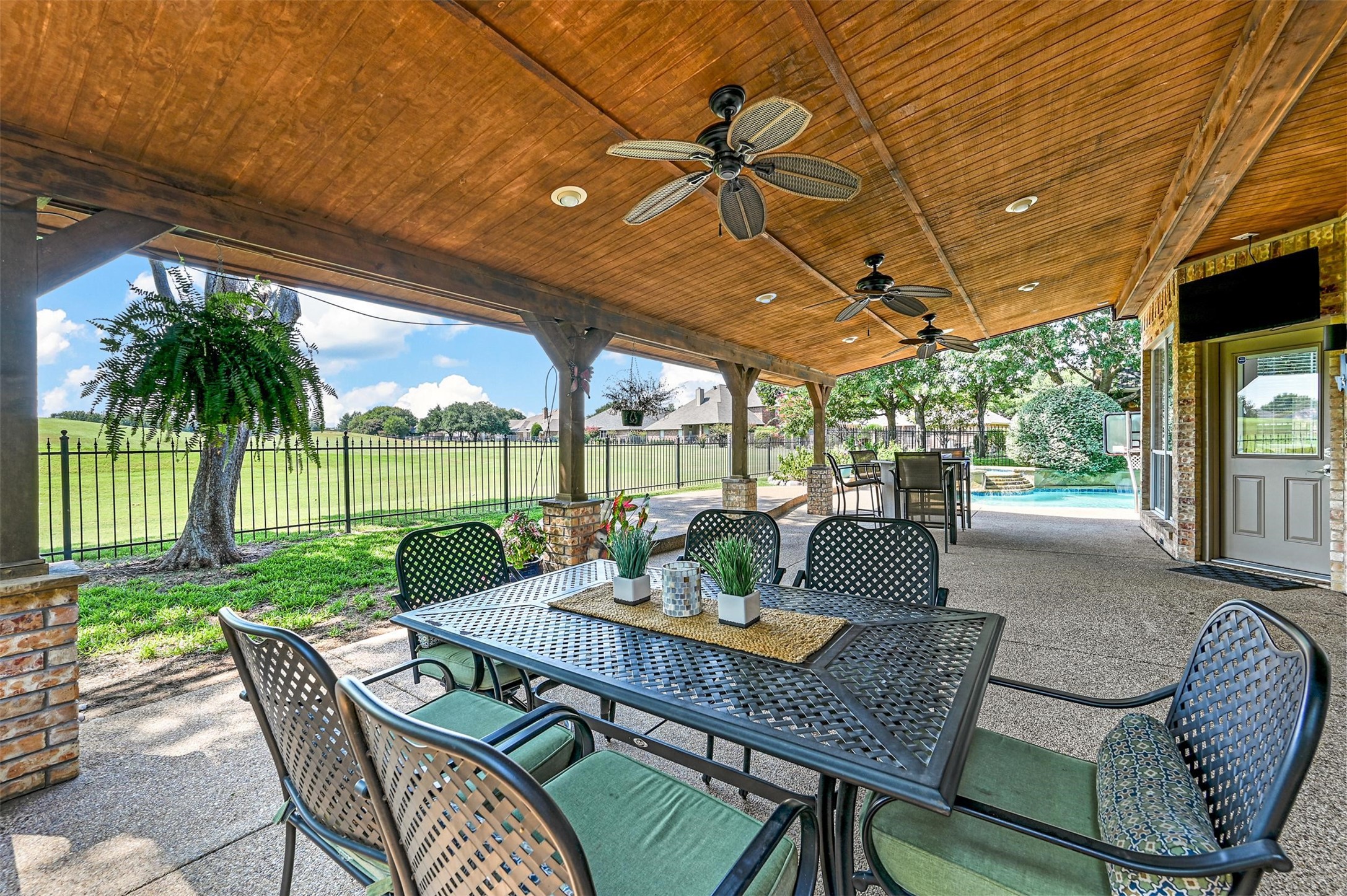 907 Turnberry Drive