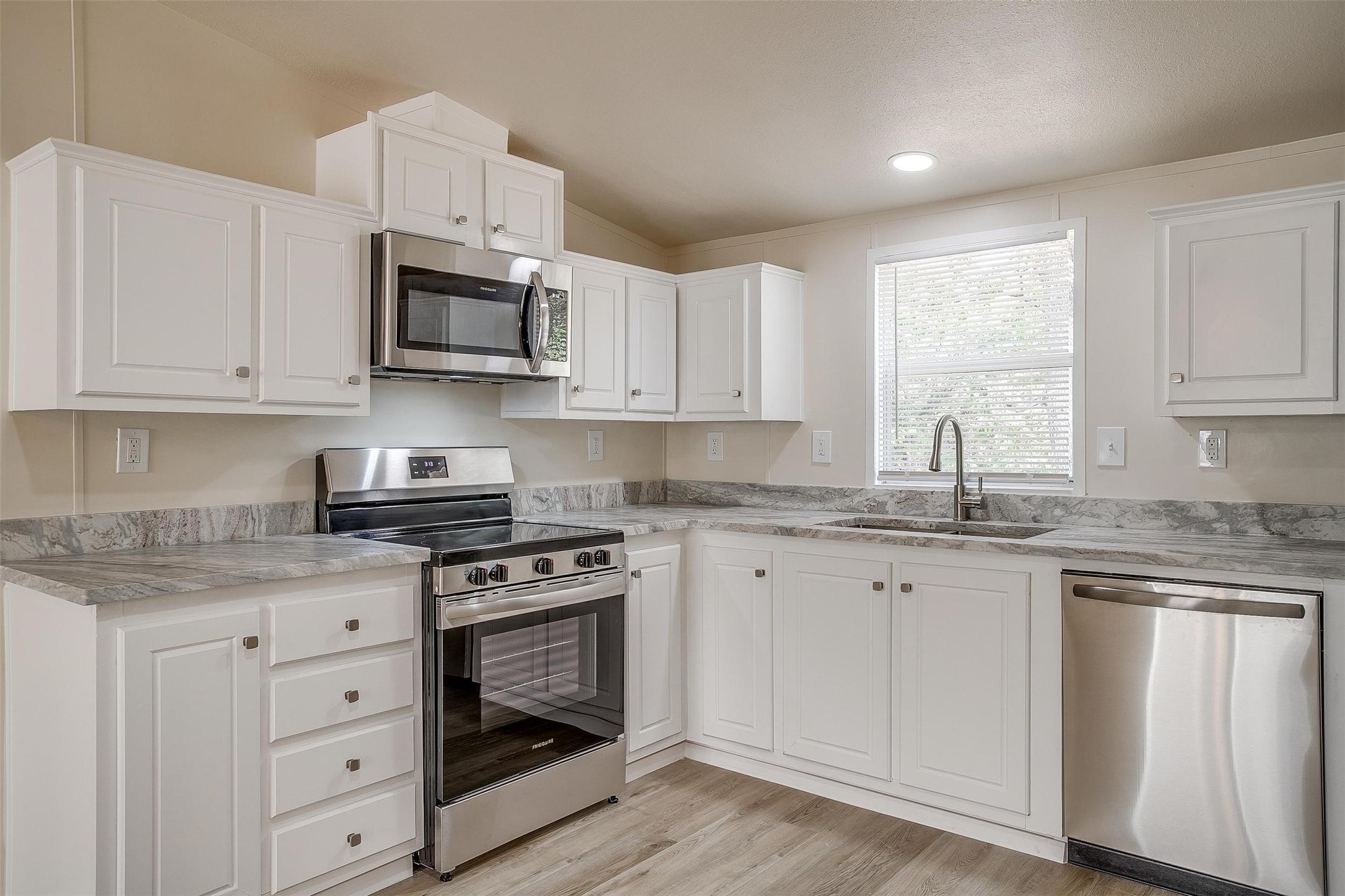 5460 Wendy Lane