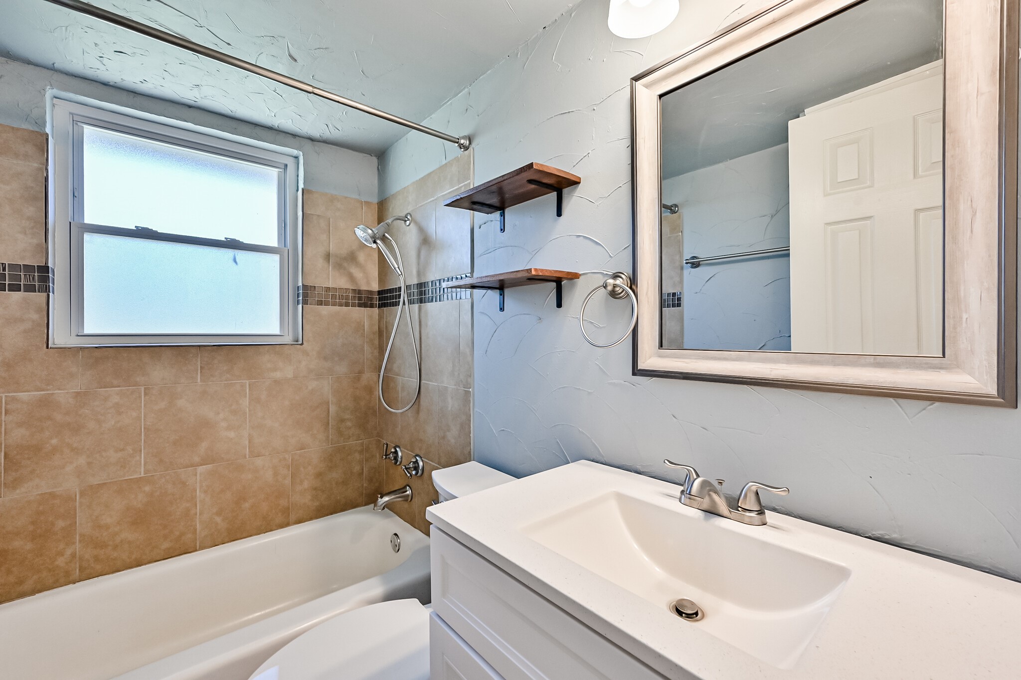 1105 Paula Drive