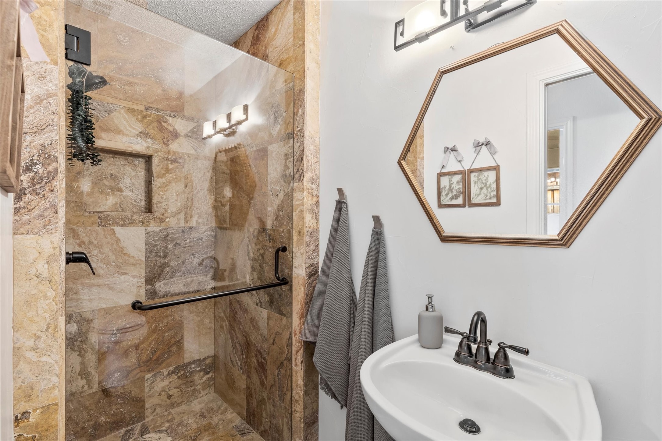 3204 Kenilworth Drive