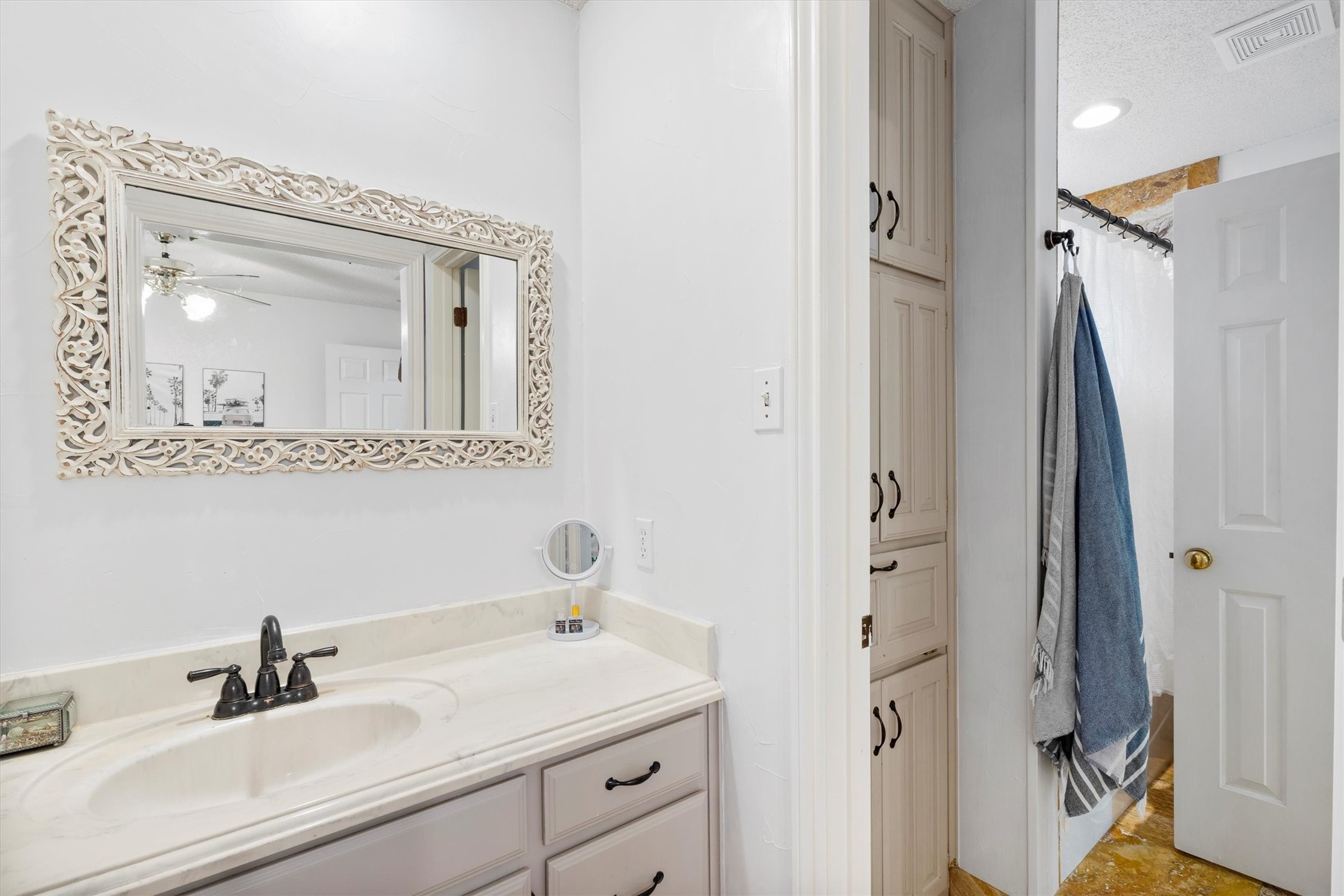 3204 Kenilworth Drive