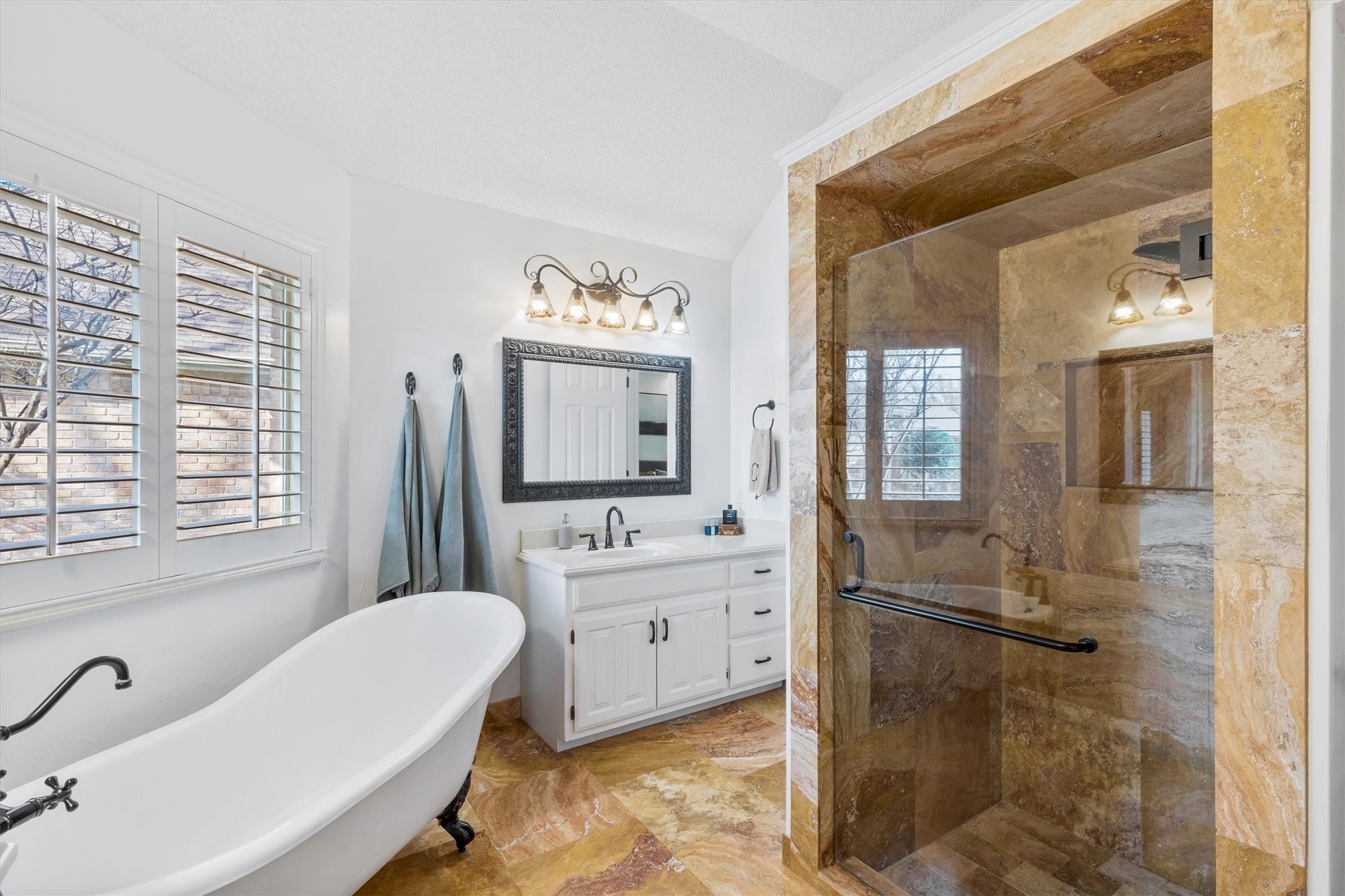 3204 Kenilworth Drive