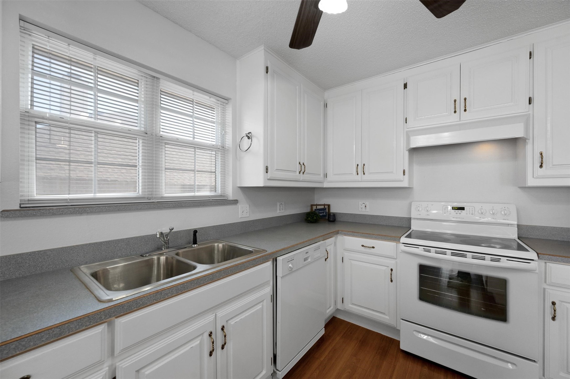 805 Water View Drive