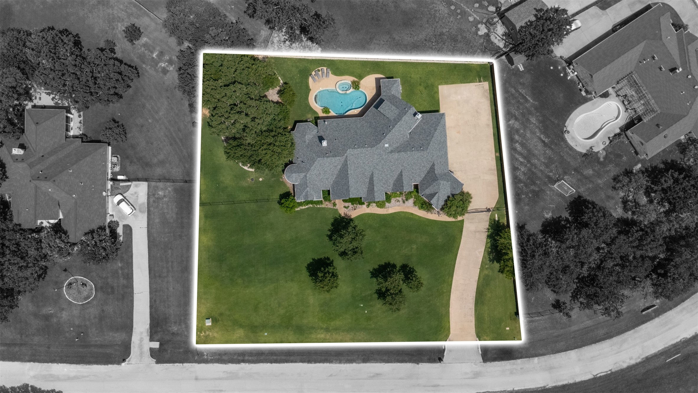 7509 Wooded Acres Trail