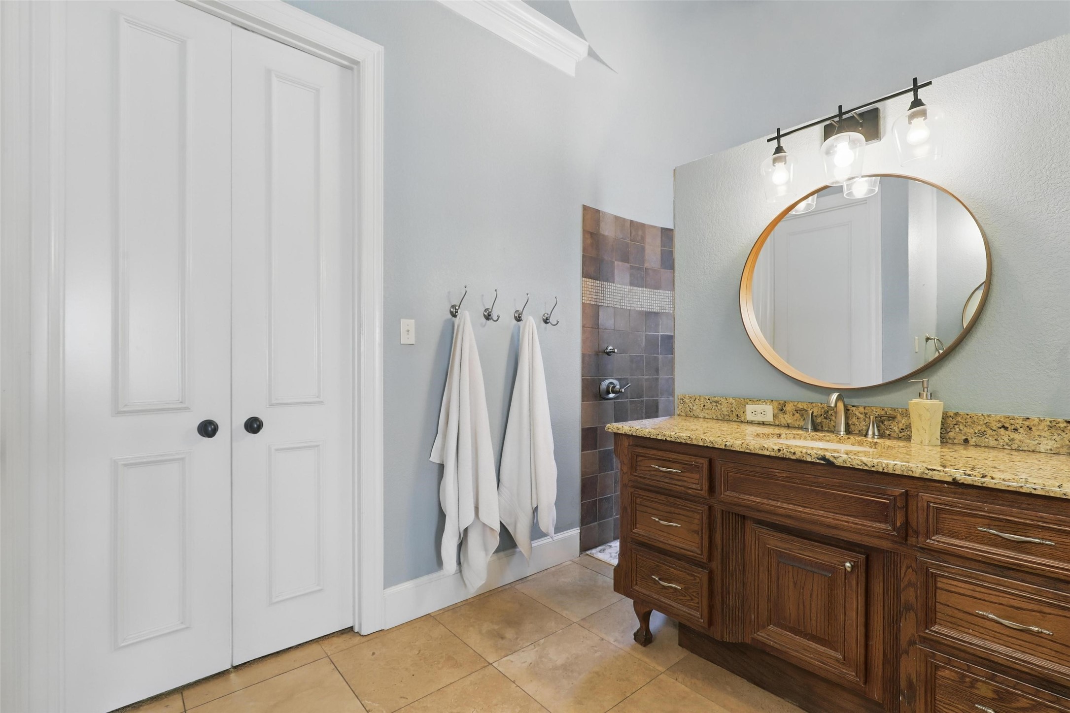 7509 Wooded Acres Trail