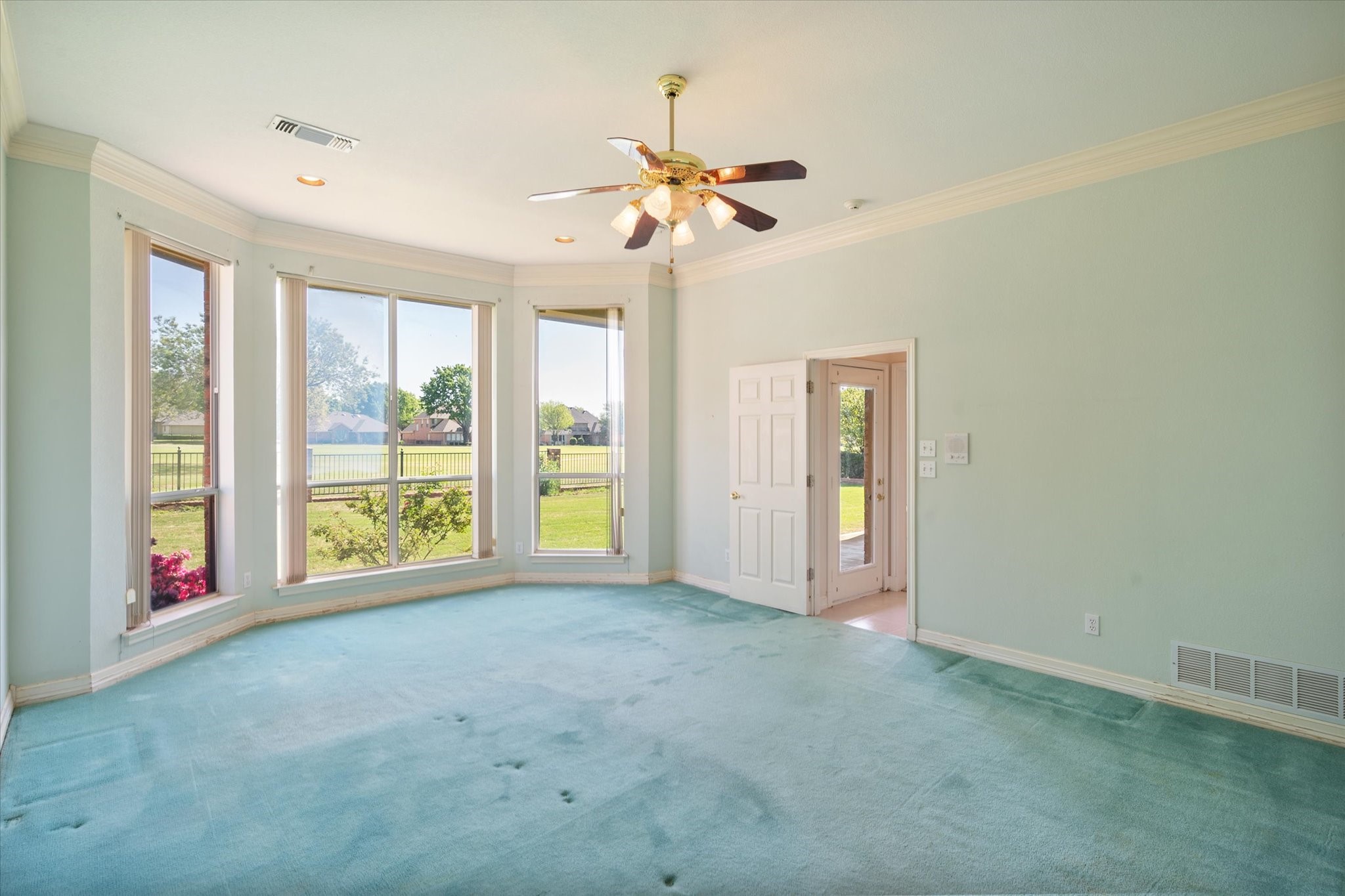 818 Riviera Drive