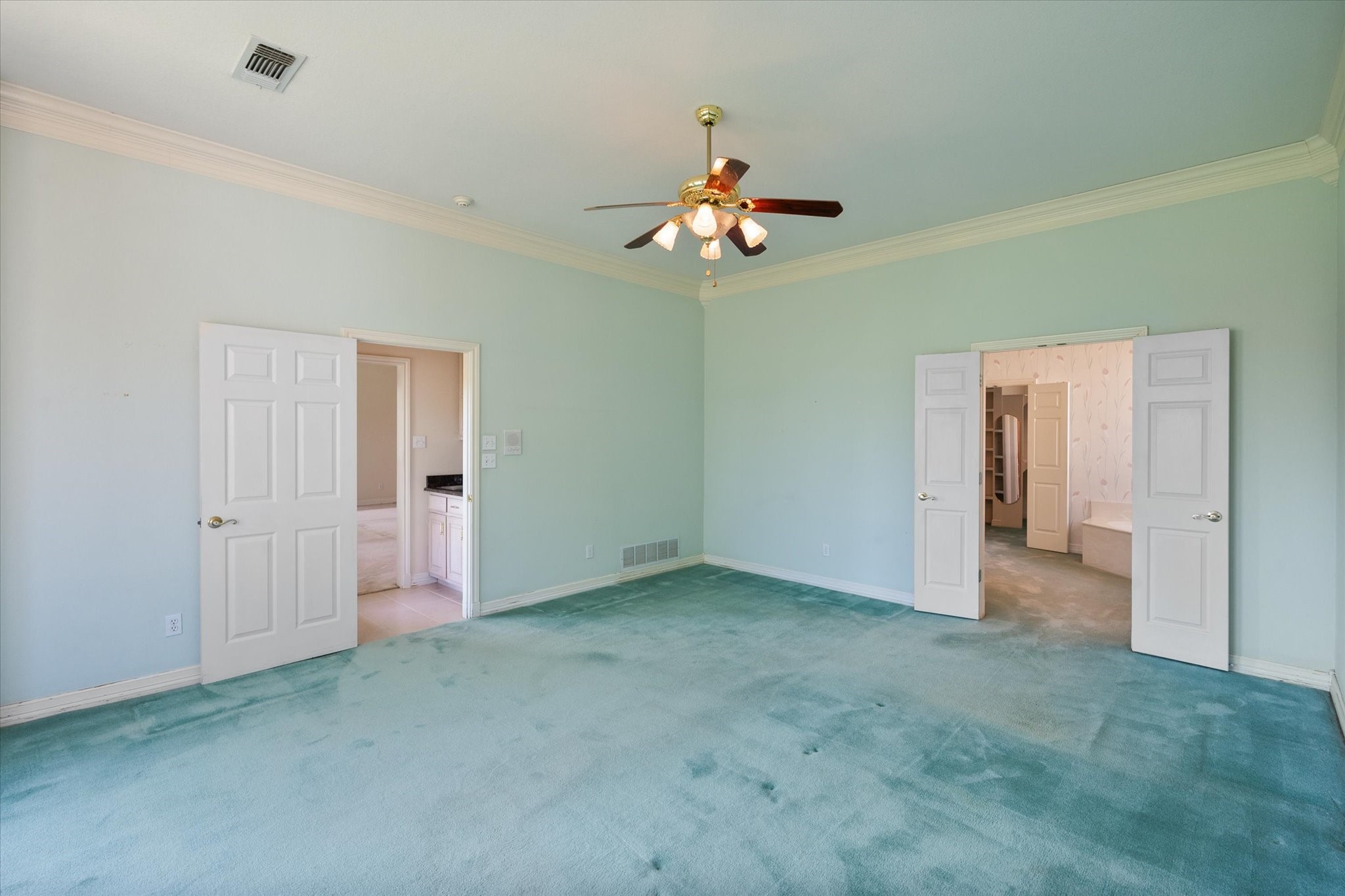 818 Riviera Drive