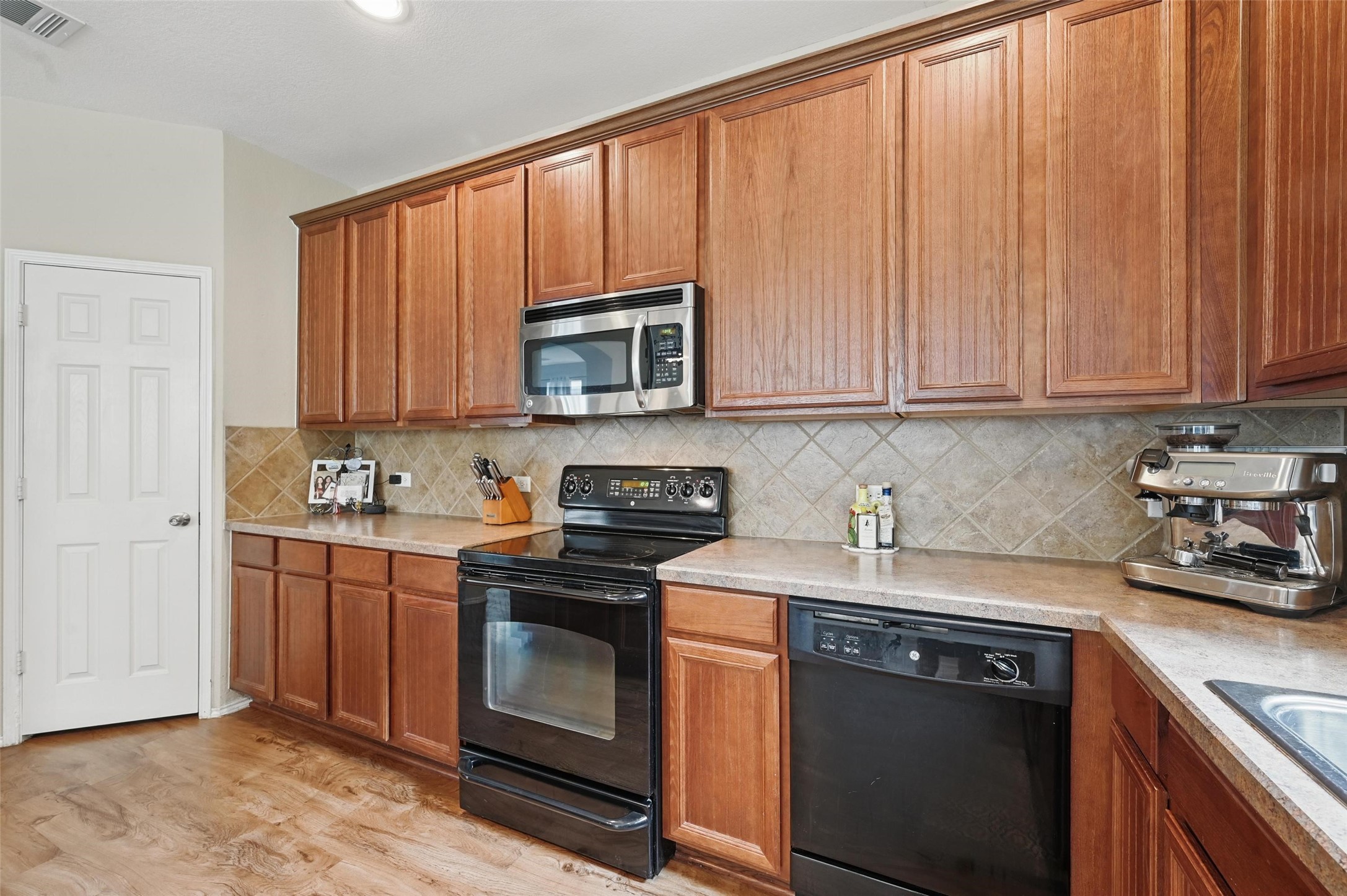 1436 Ravenwood Drive