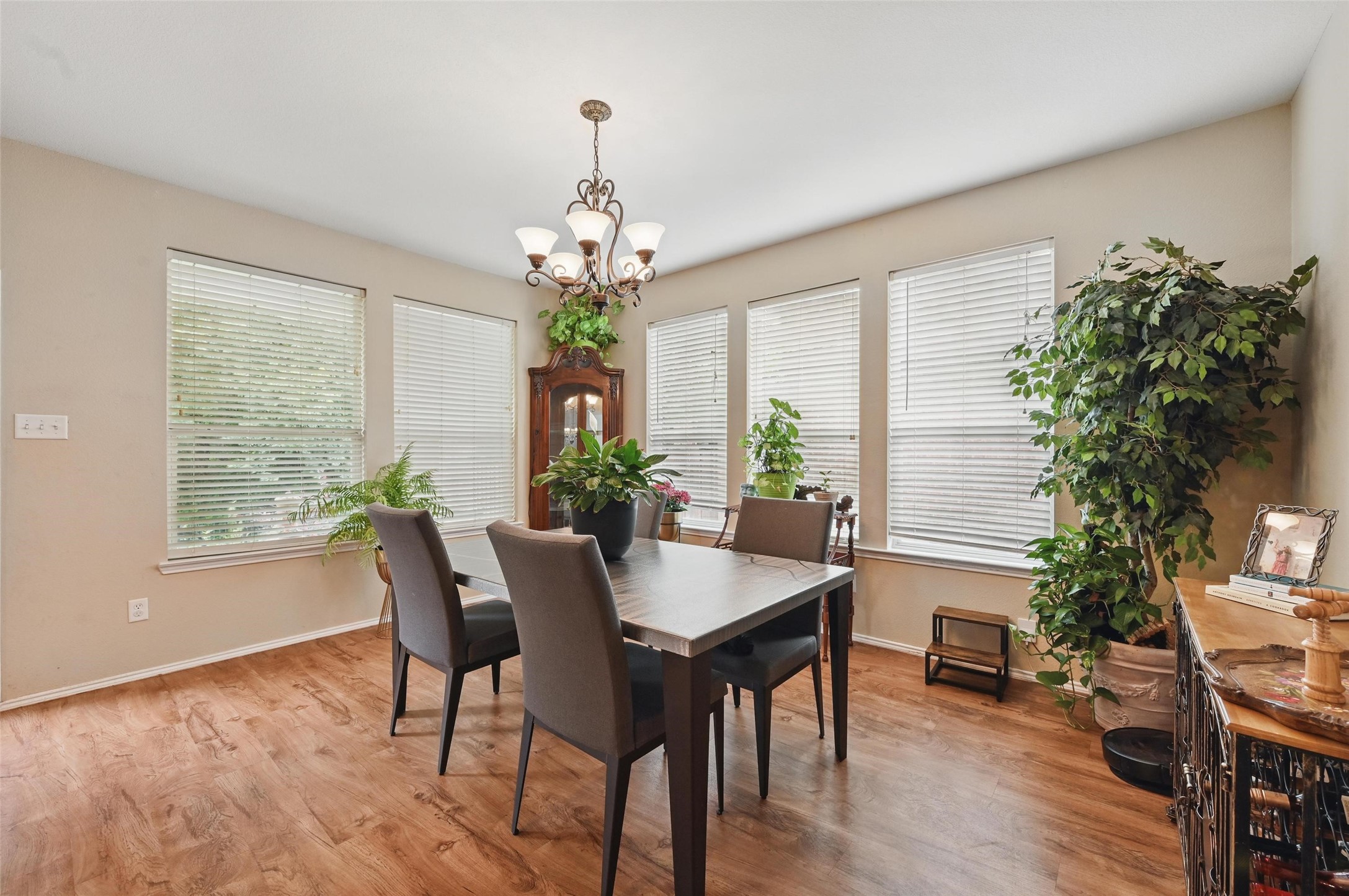 1436 Ravenwood Drive