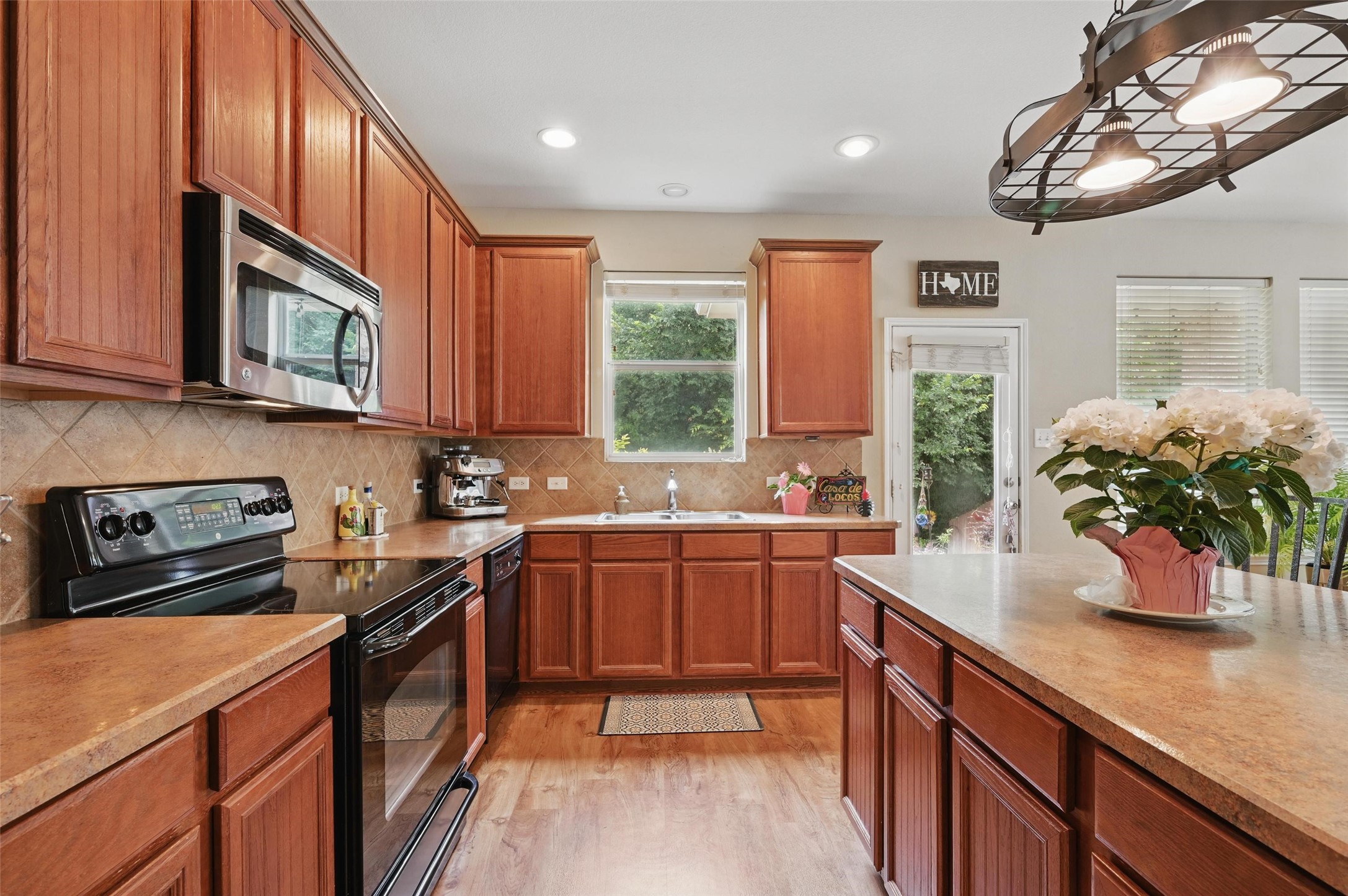 1436 Ravenwood Drive