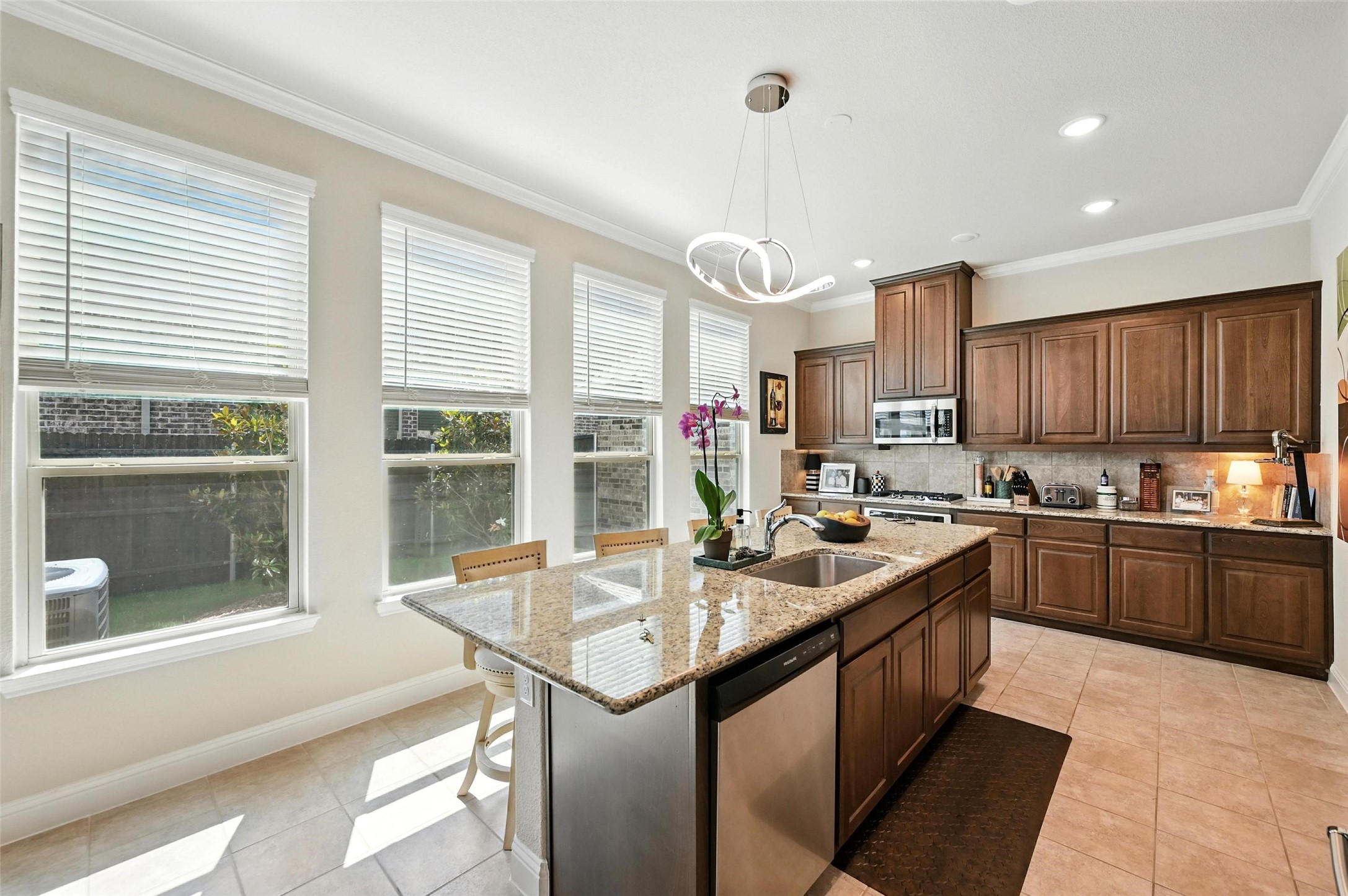 2711 Fleur De Lis Lane