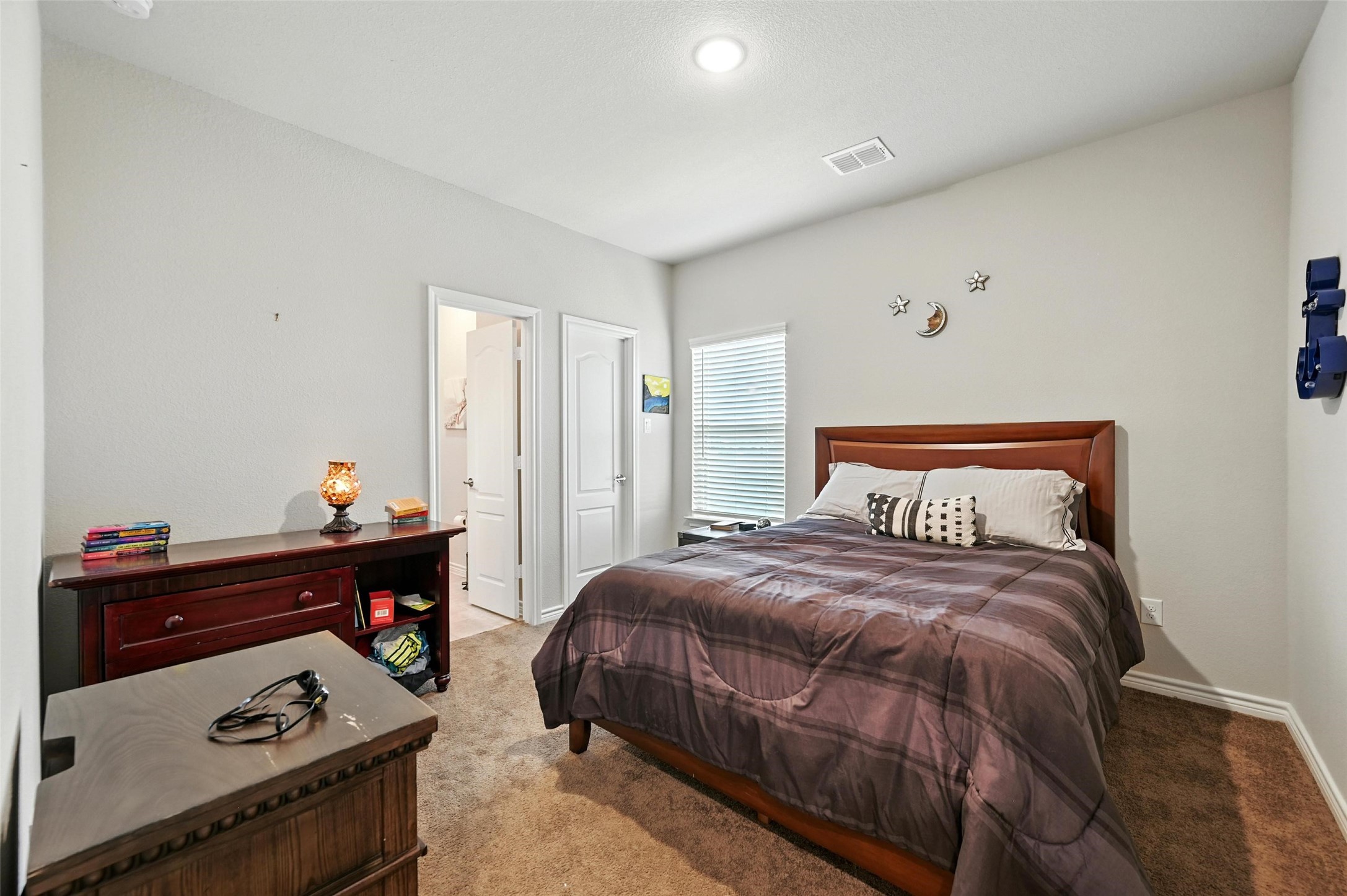 2711 Fleur De Lis Lane