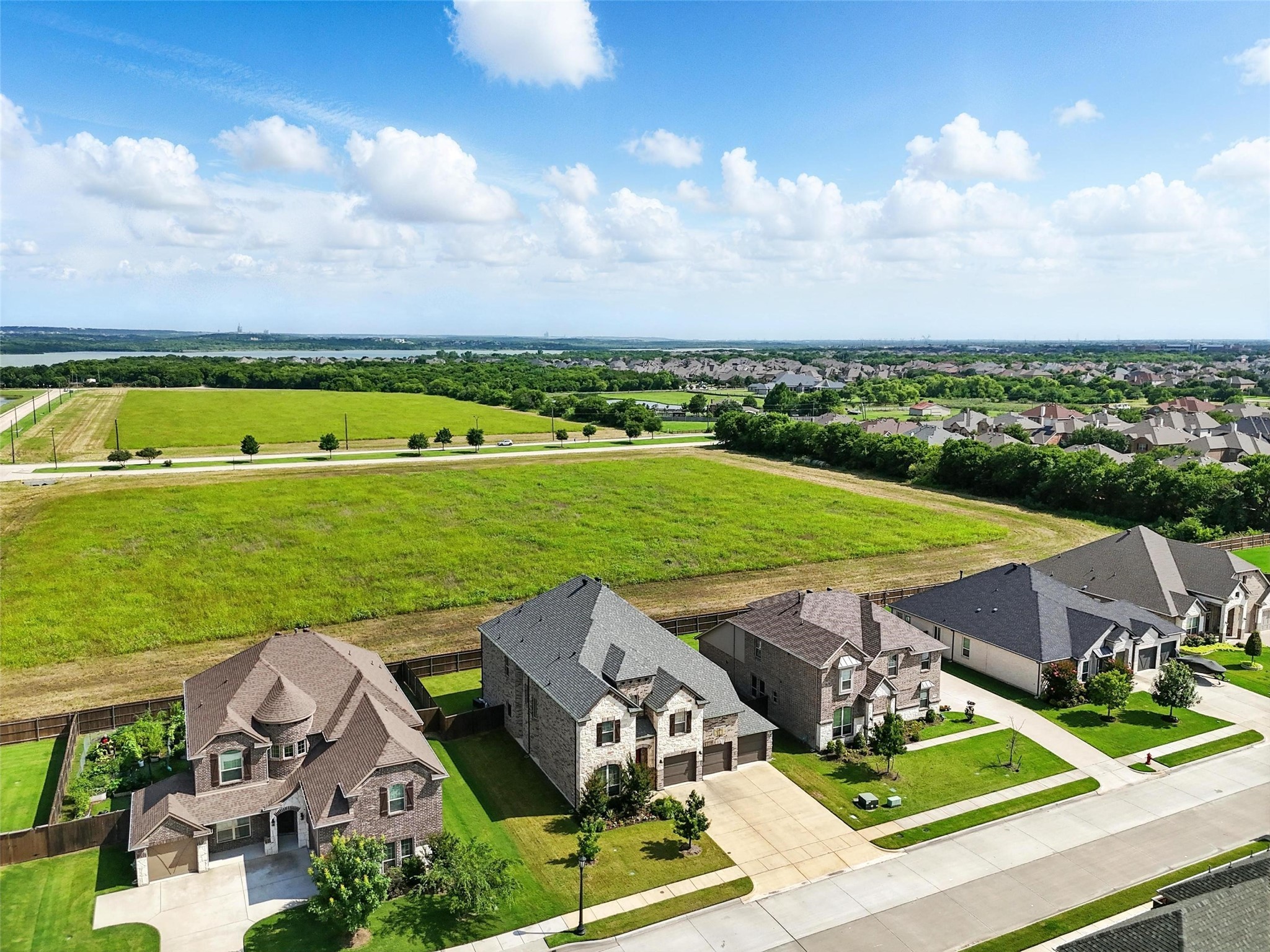 2711 Fleur De Lis Lane