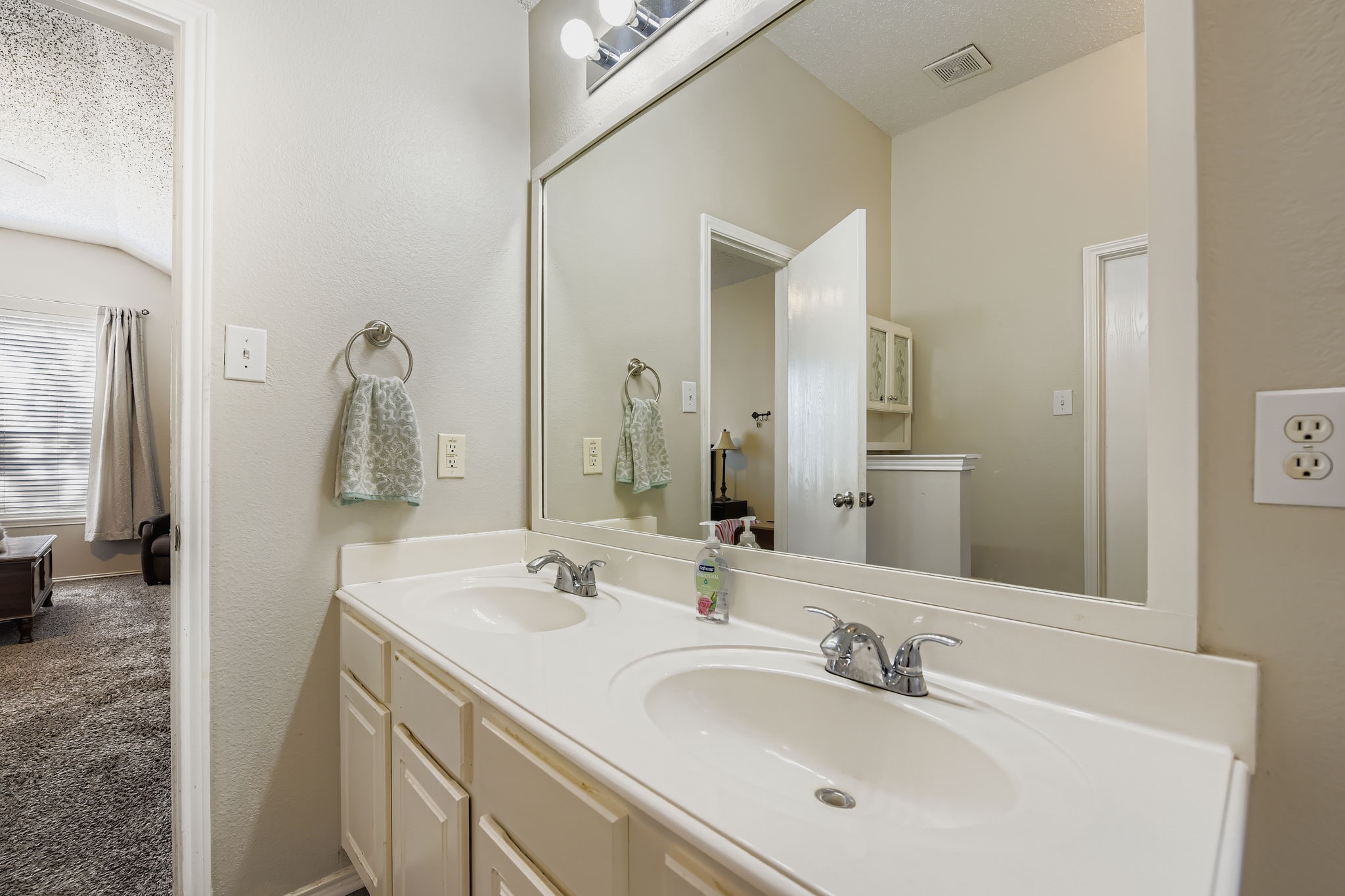 10713 Ivy Creek Lane