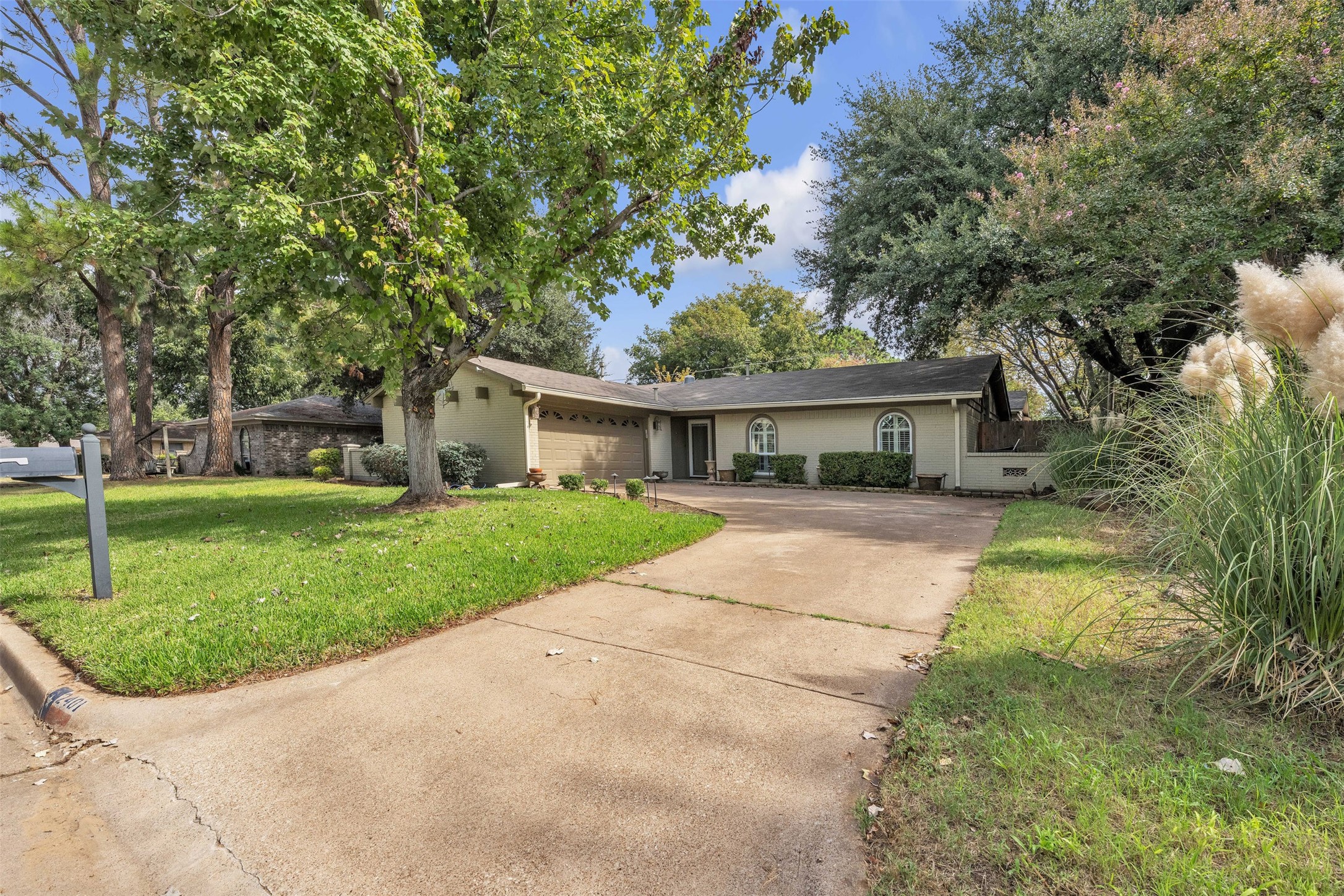 2401 San Diego Drive