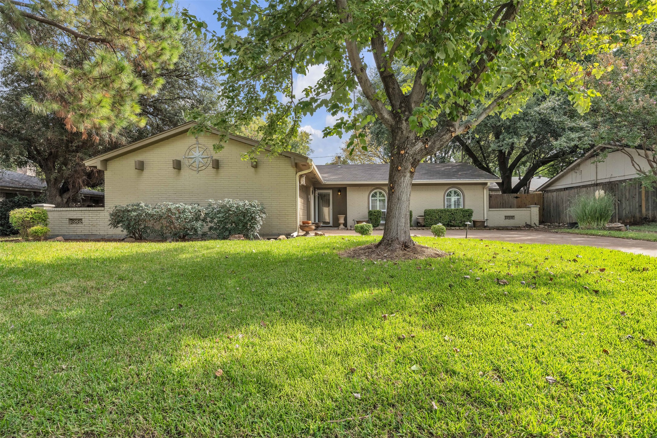 2401 San Diego Drive
