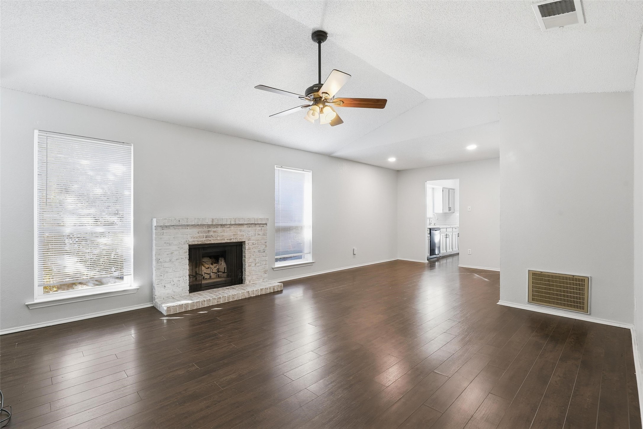 5418 Wild West Drive