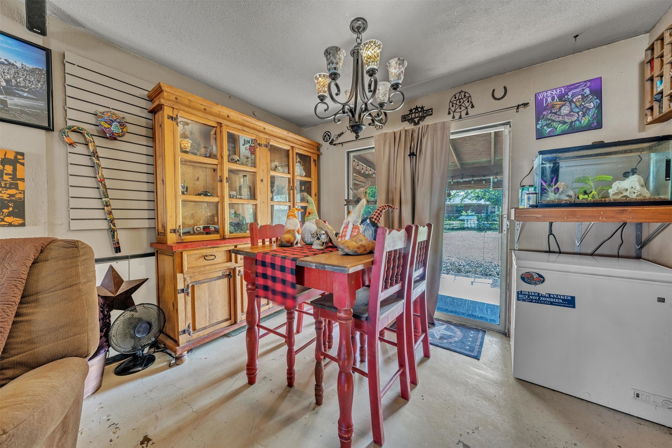 6048 Hillcrest Drive