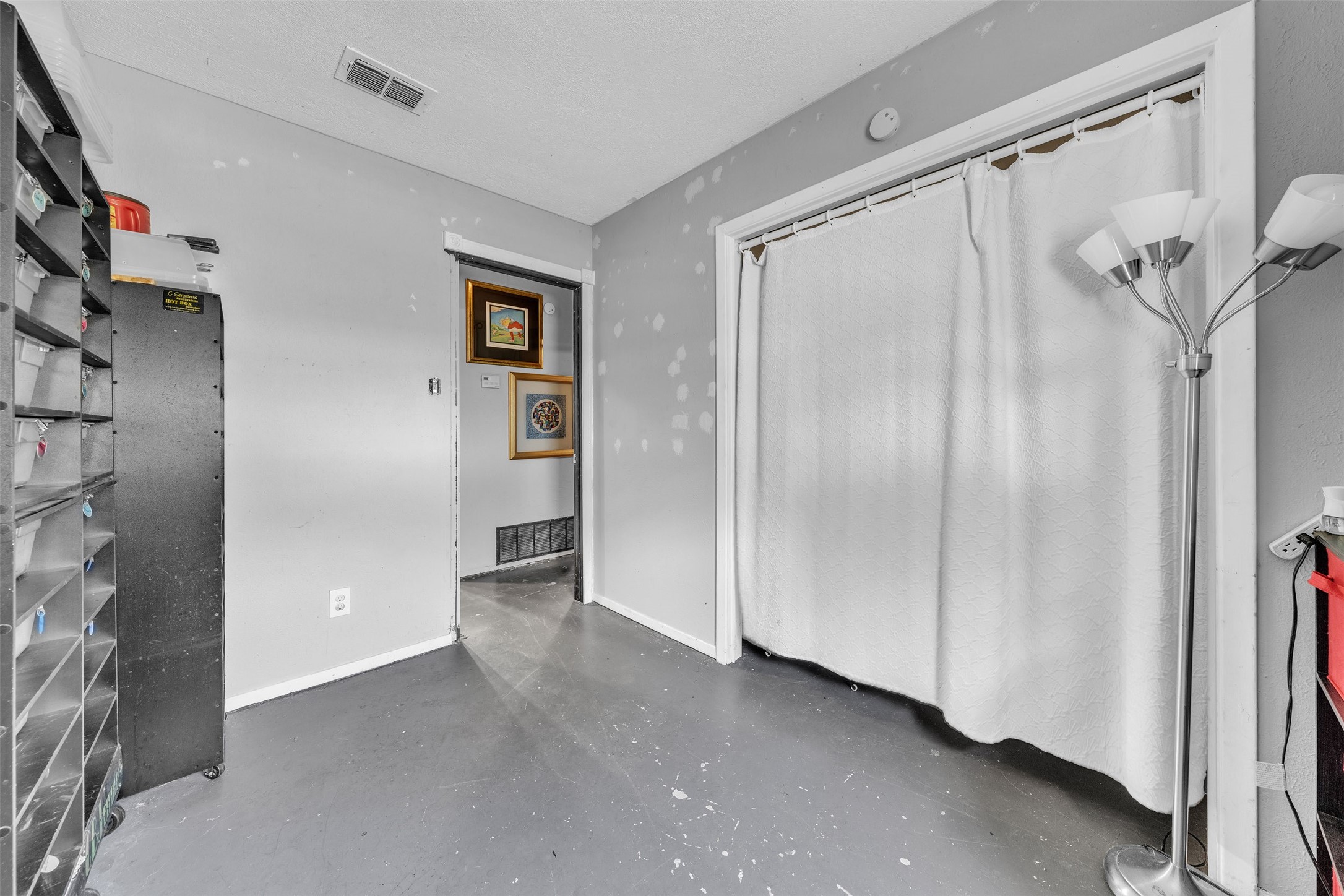 6048 Hillcrest Drive