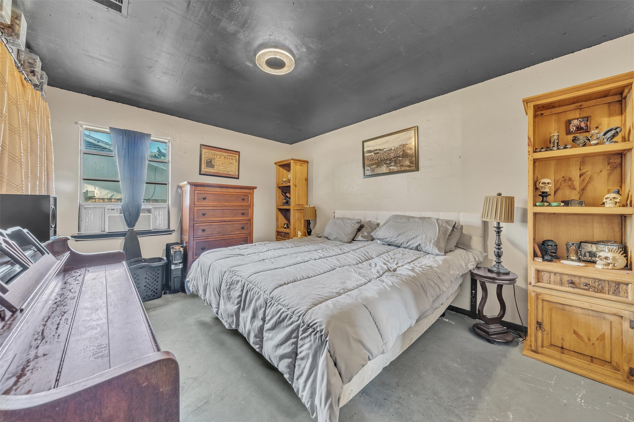 6048 Hillcrest Drive