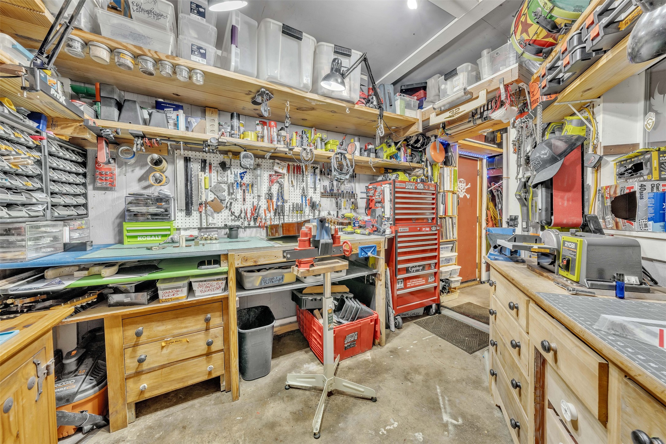 6048 Hillcrest Drive