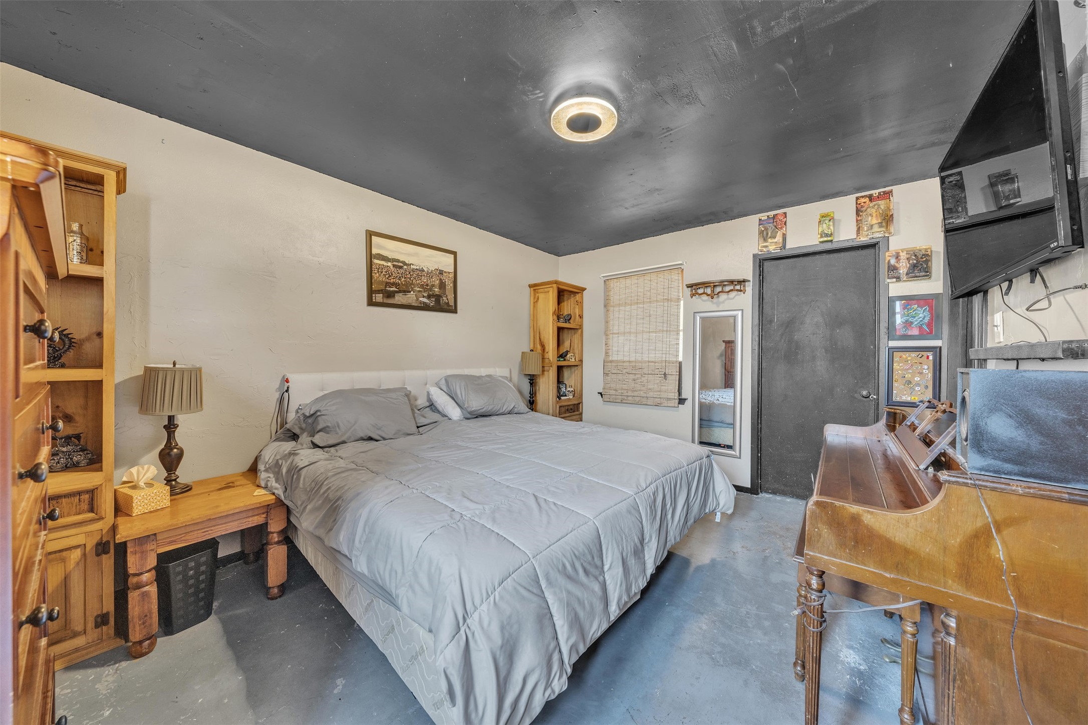 6048 Hillcrest Drive