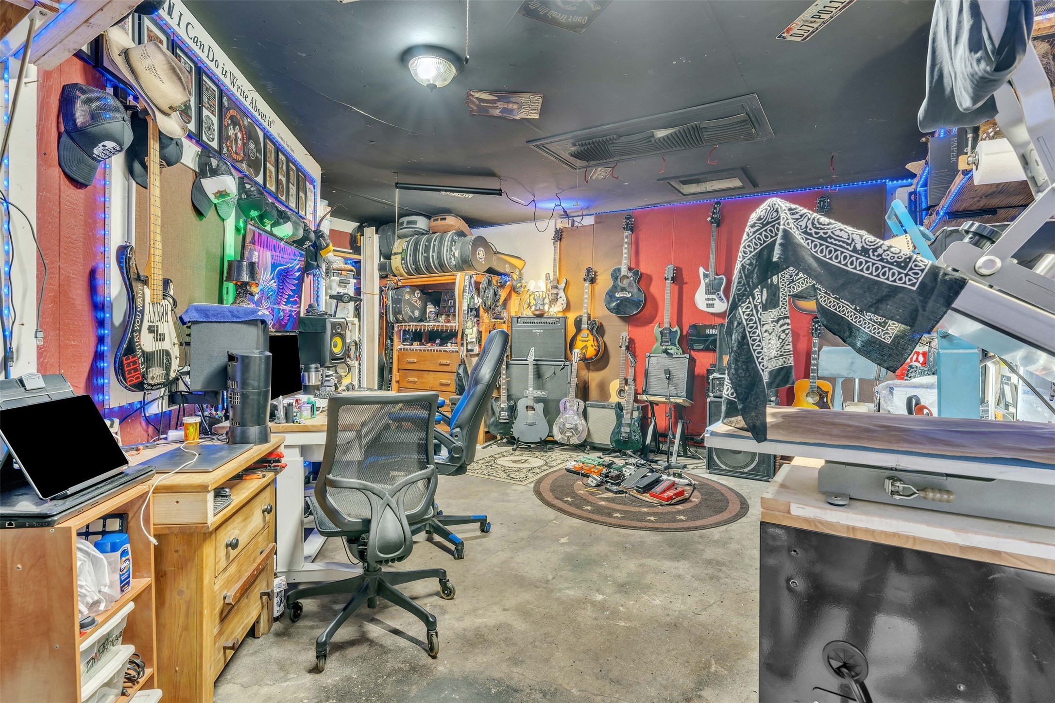 6048 Hillcrest Drive