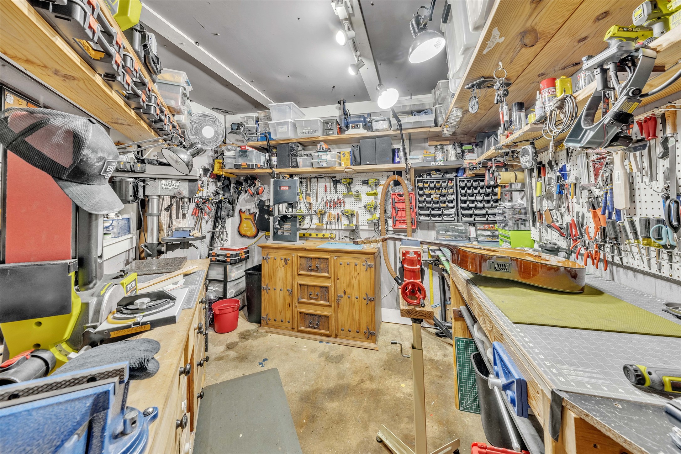 6048 Hillcrest Drive