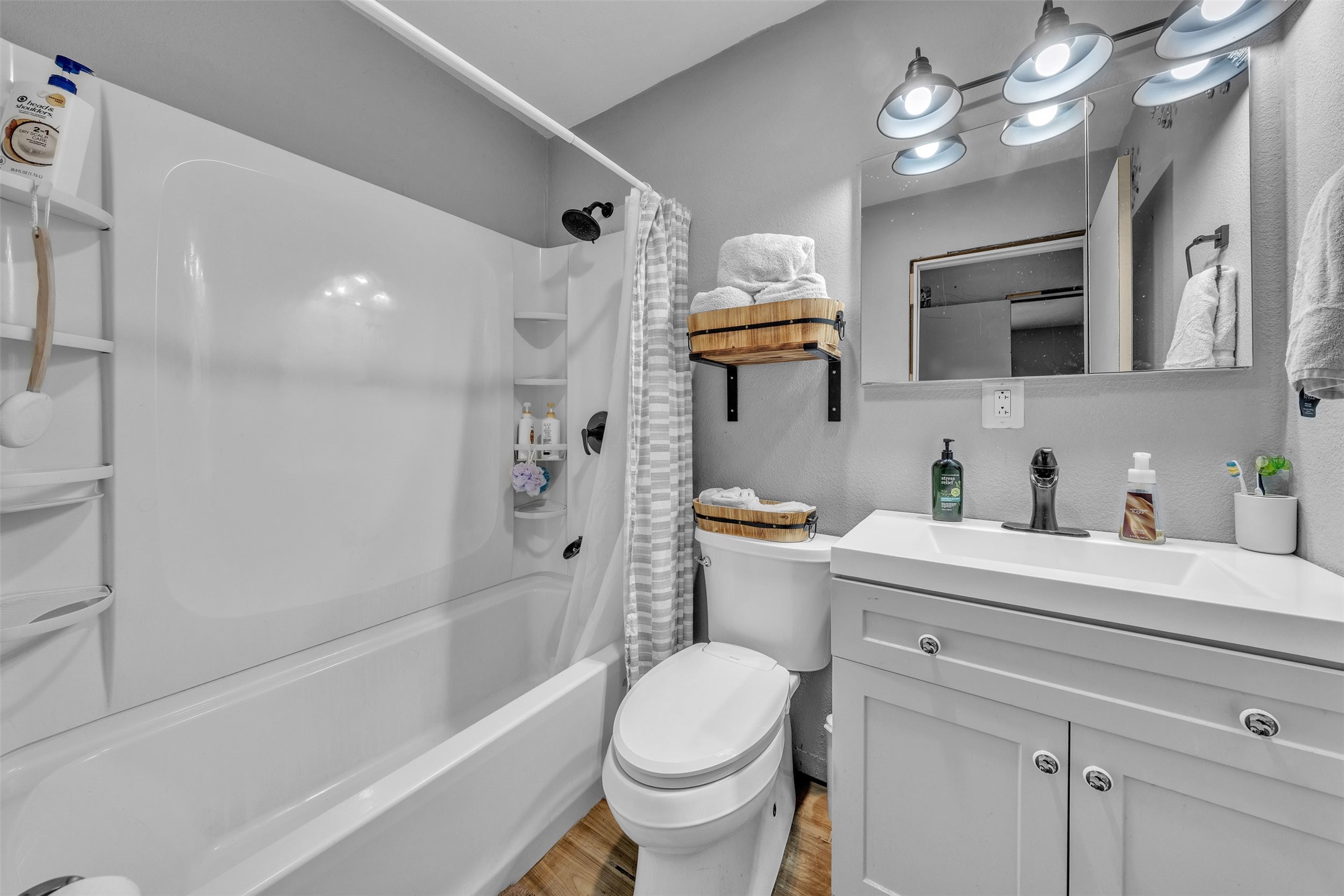 6048 Hillcrest Drive