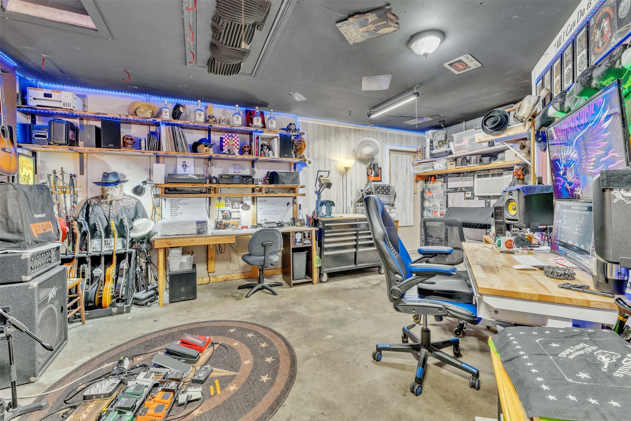 6048 Hillcrest Drive