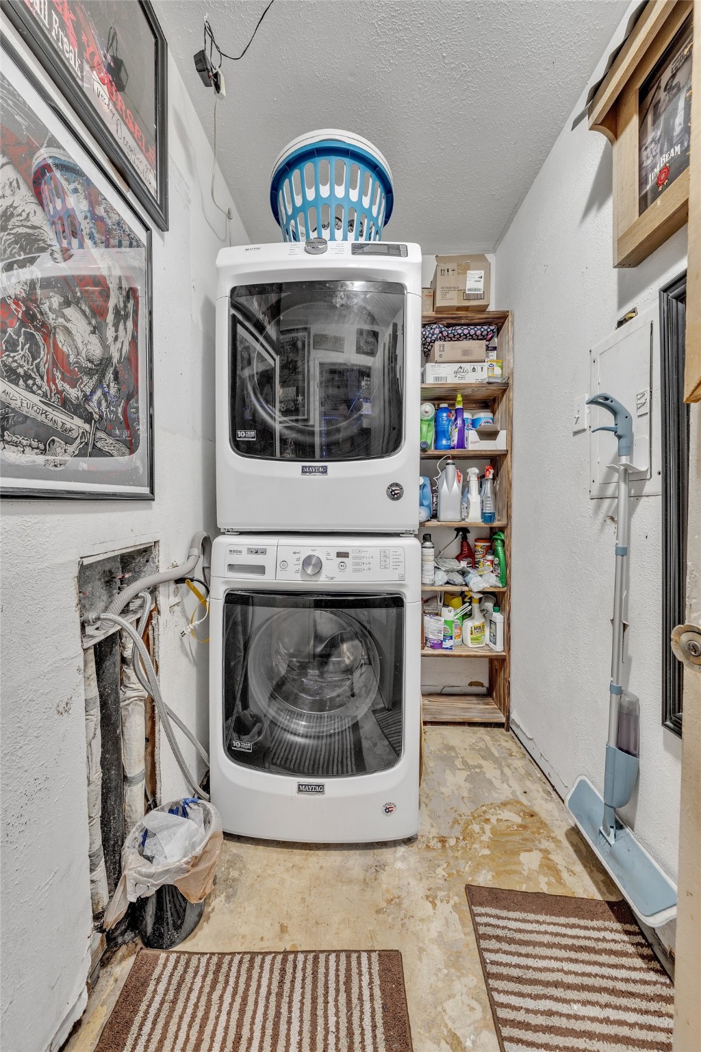 6048 Hillcrest Drive