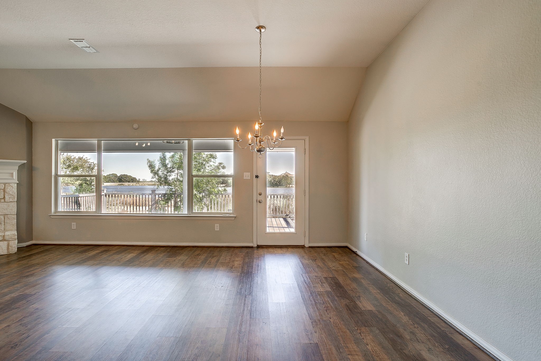 3025 Shoreline Drive