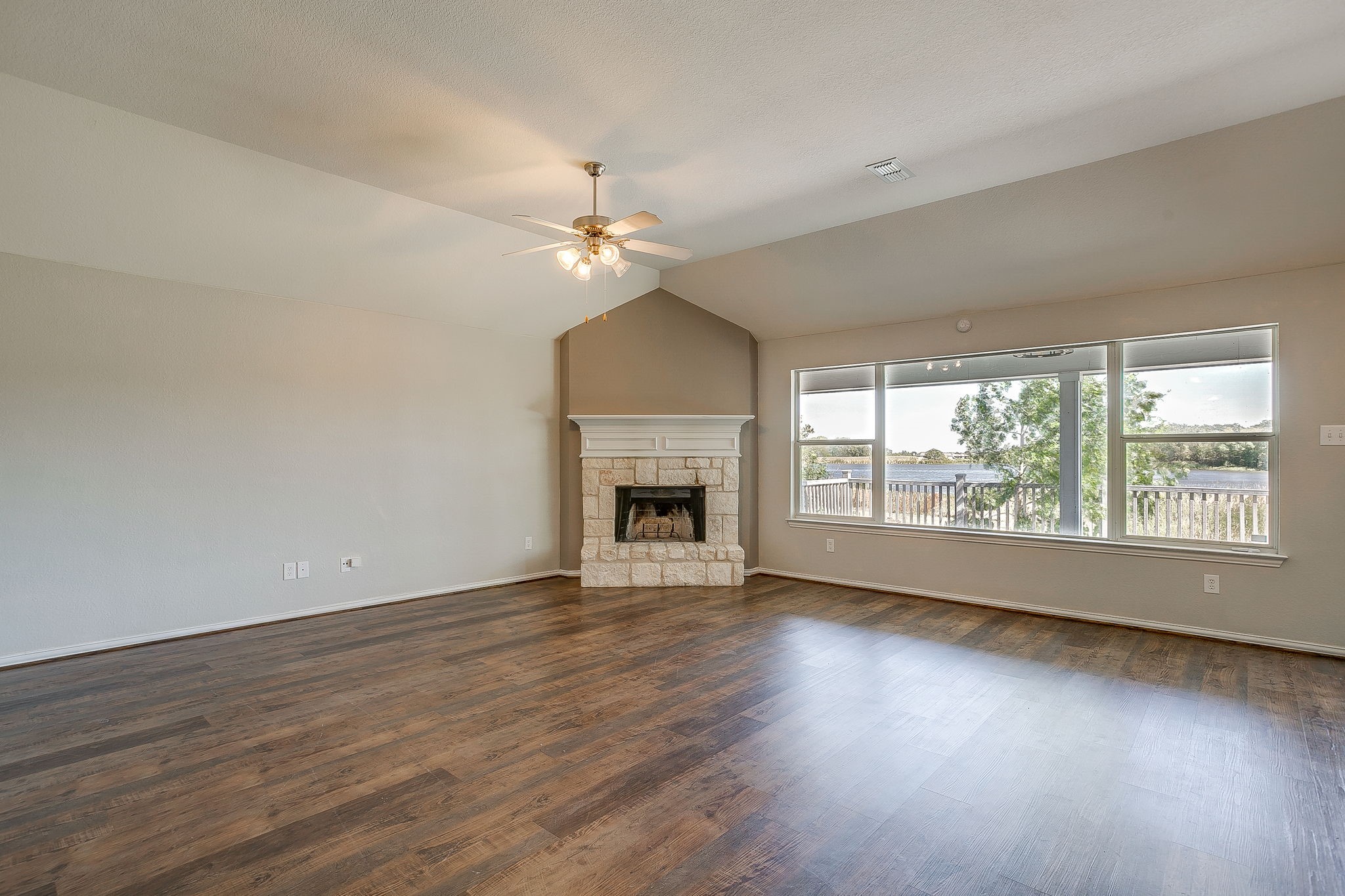 3025 Shoreline Drive