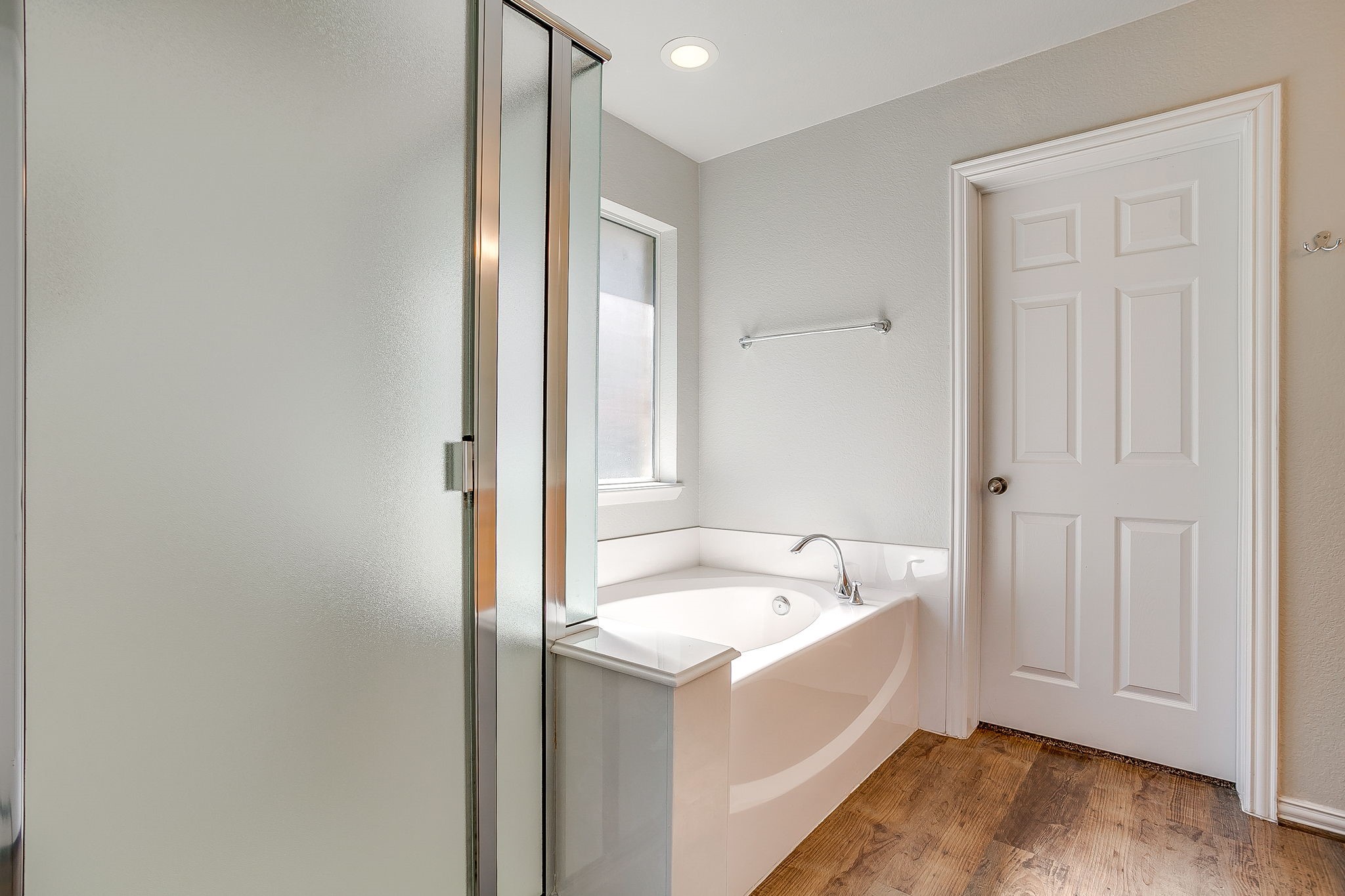 3025 Shoreline Drive