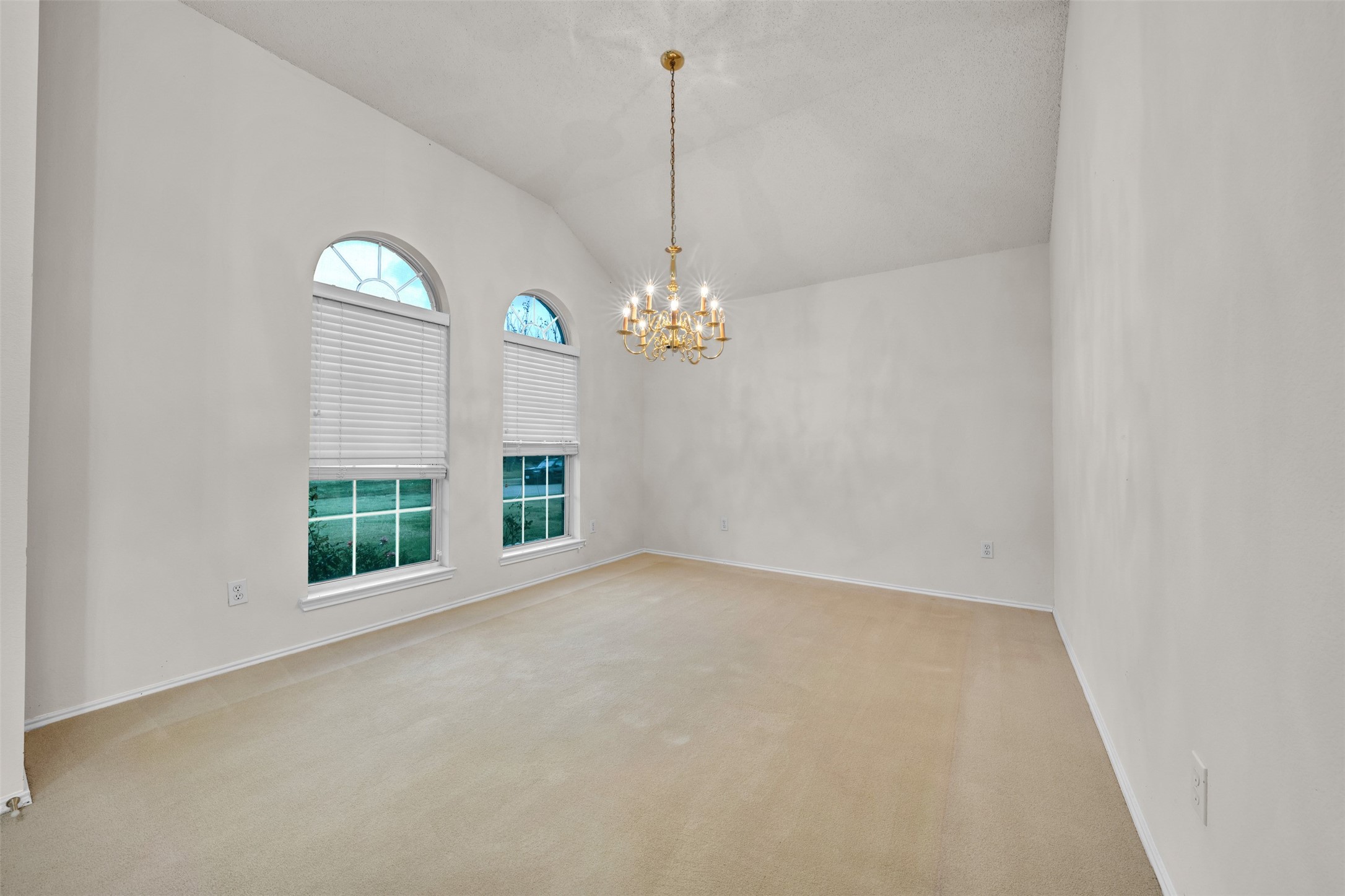 3200 Elmwood Drive