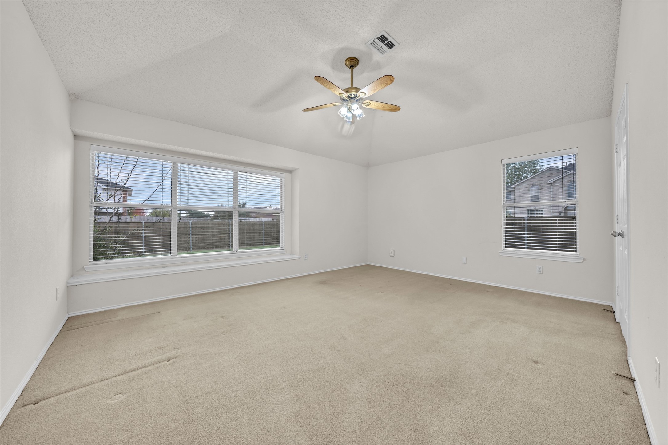 3200 Elmwood Drive