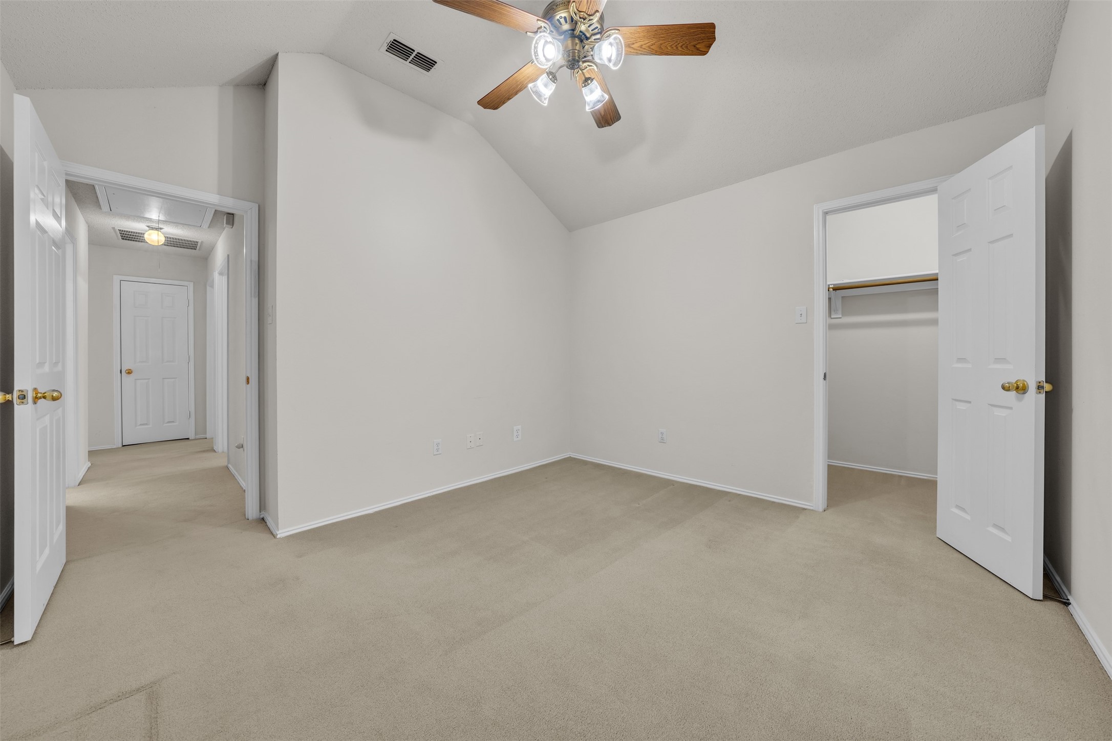 3200 Elmwood Drive