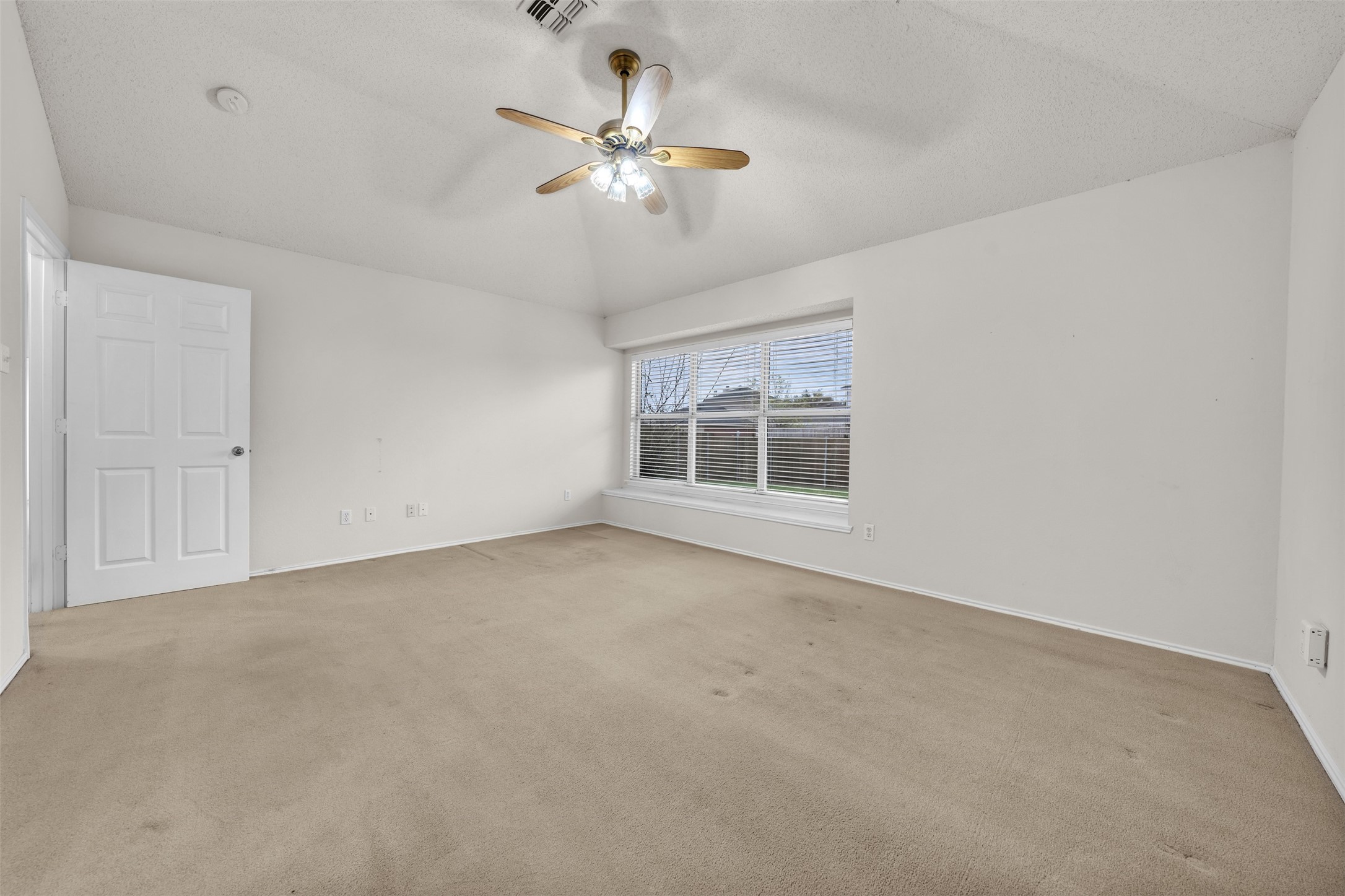3200 Elmwood Drive