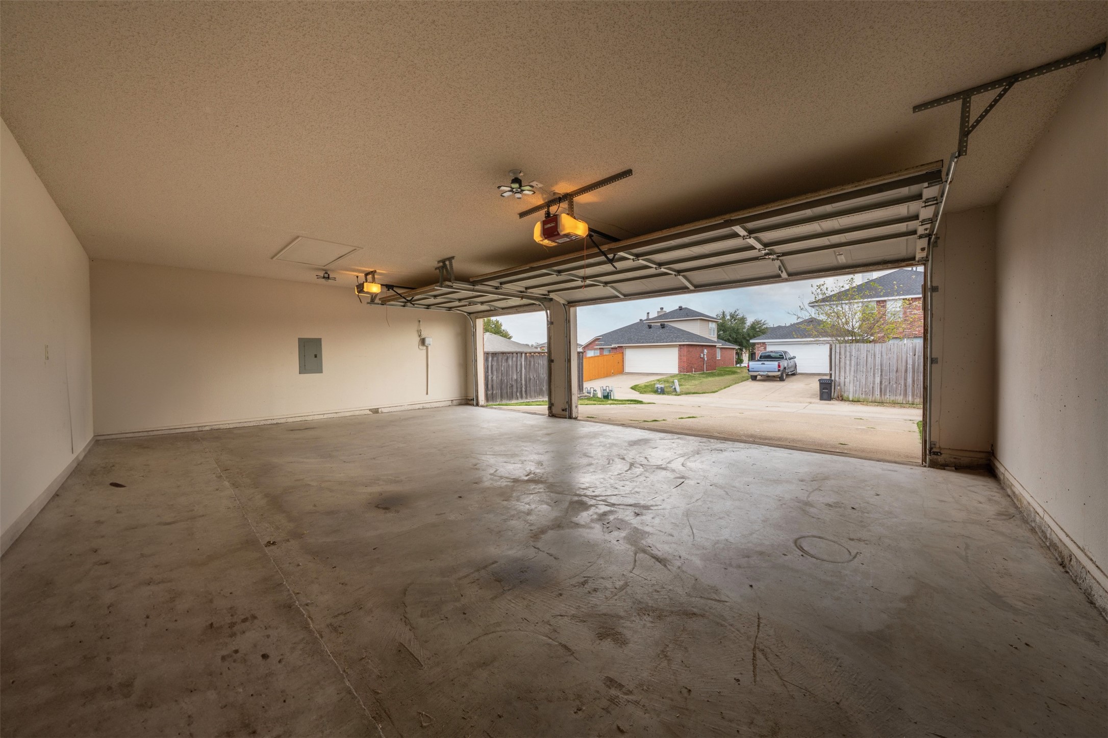 3200 Elmwood Drive