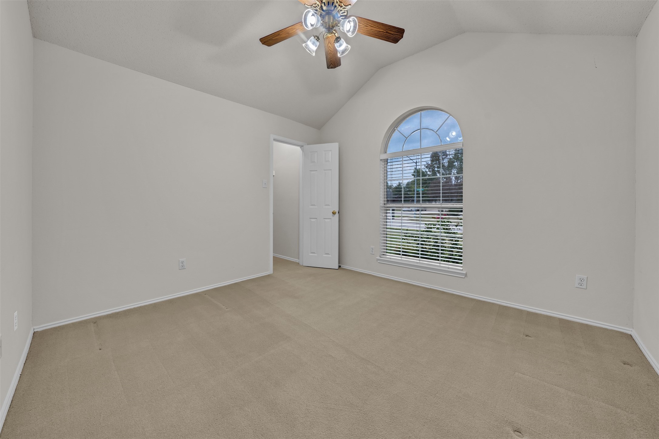 3200 Elmwood Drive