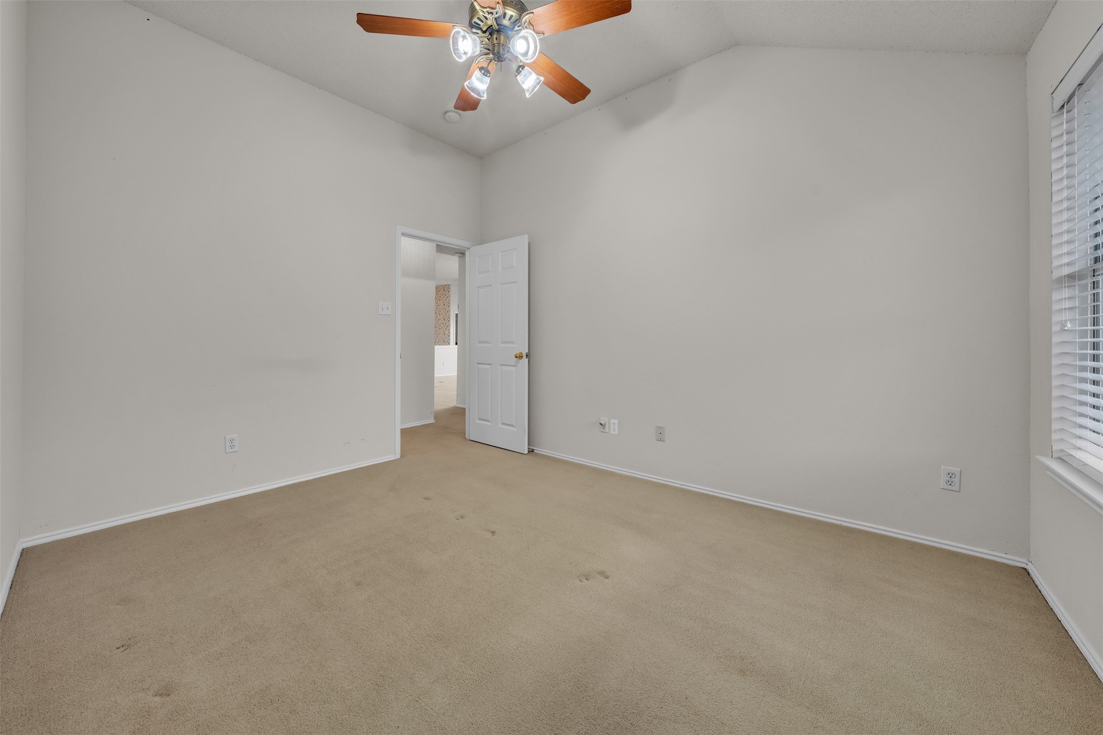 3200 Elmwood Drive