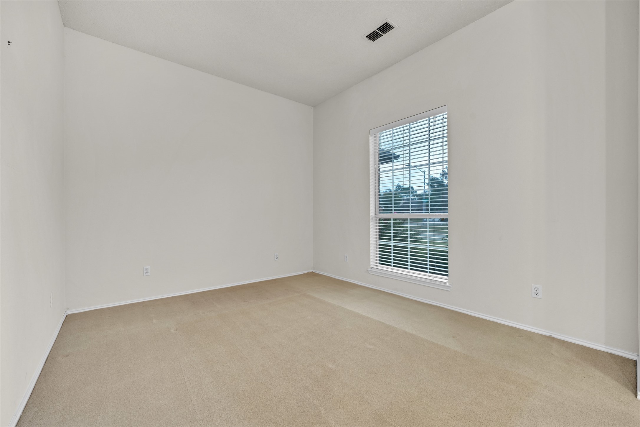 3200 Elmwood Drive