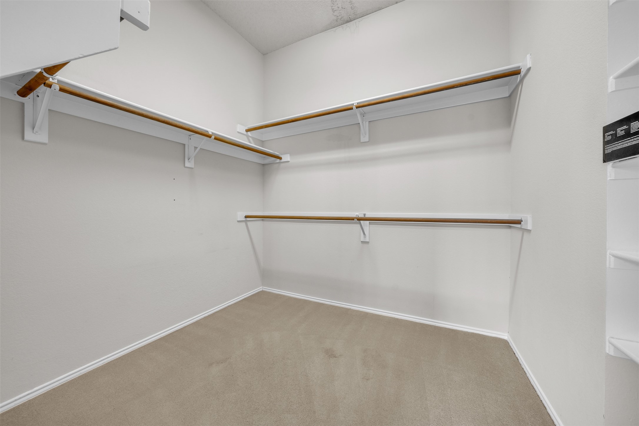 3200 Elmwood Drive
