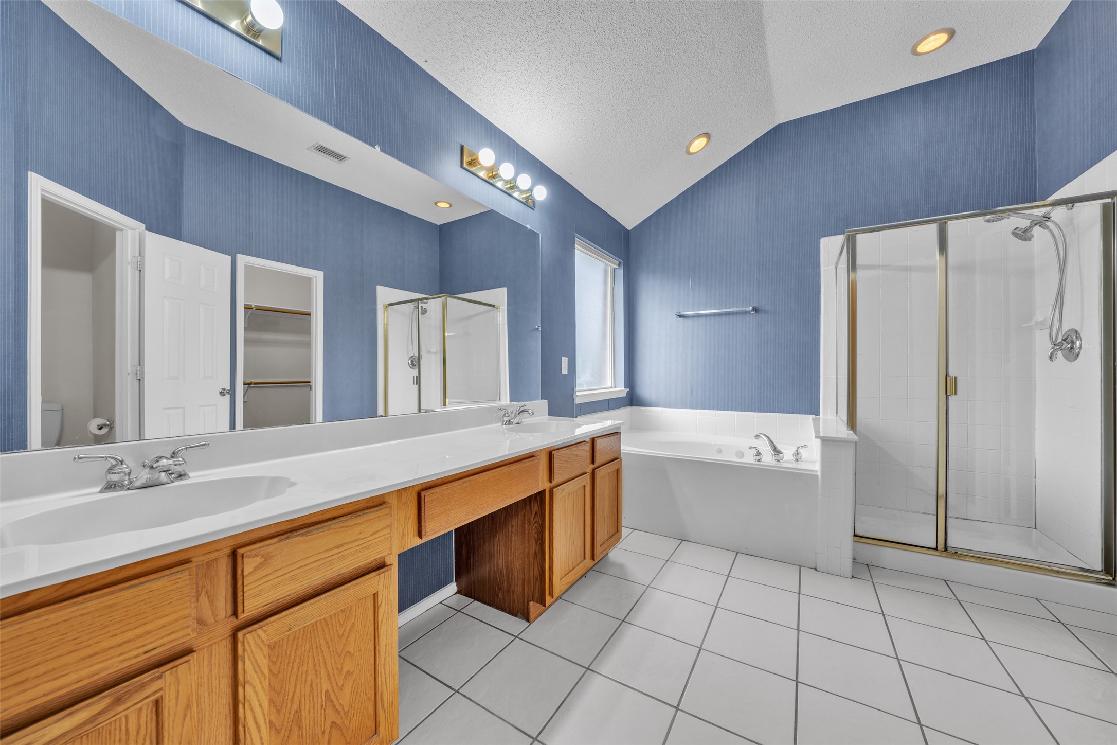 3200 Elmwood Drive