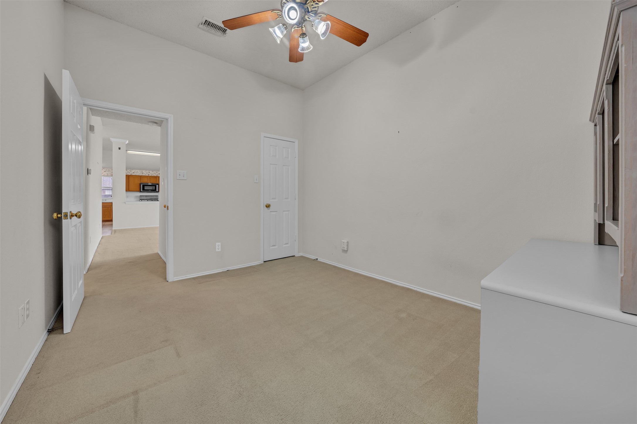 3200 Elmwood Drive