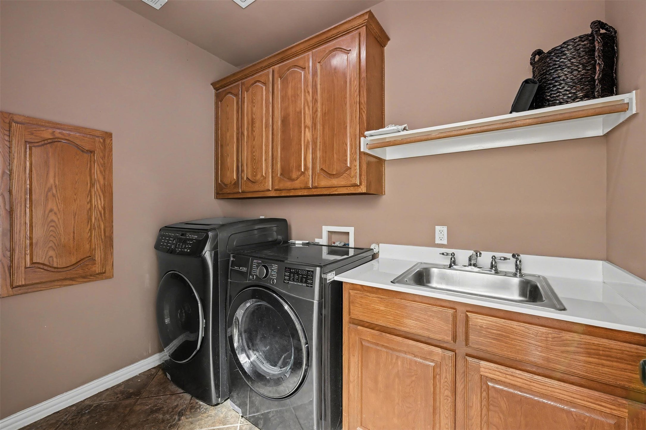 109 Silver Rose Boulevard